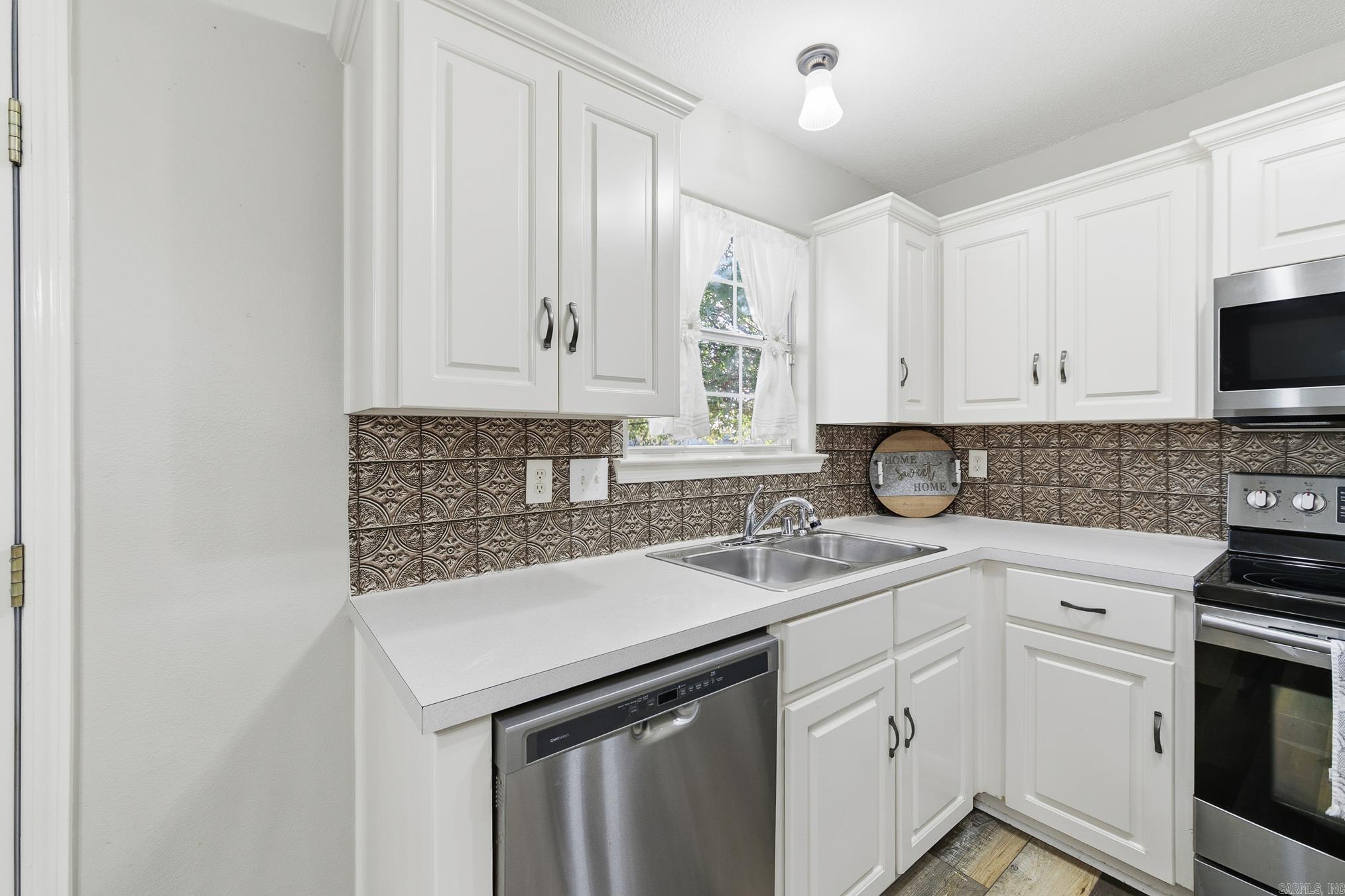 25 Windwood Cv Cove Ward, AR 72176