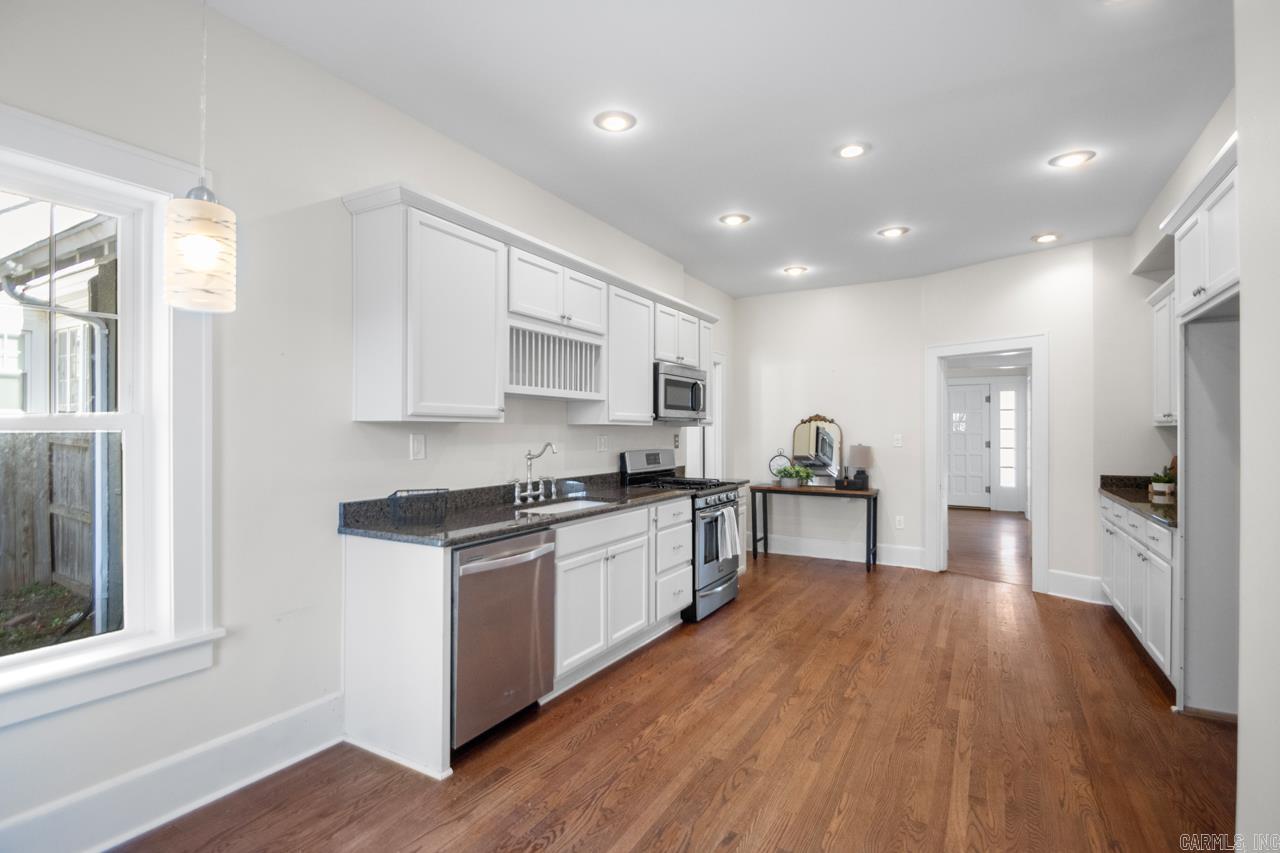 100 Colonial  Little Rock, AR