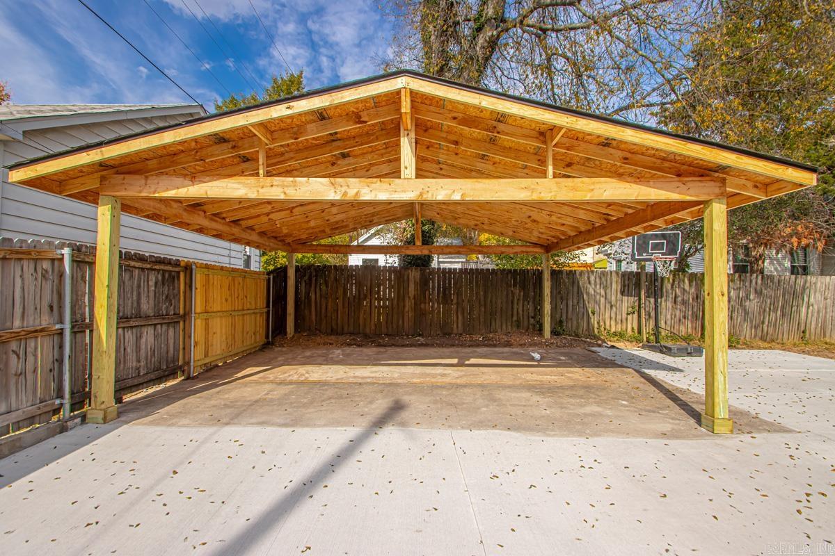 100 Colonial  Little Rock, AR