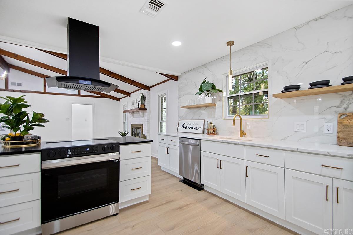 703 Beaconsfield  Sherwood, AR