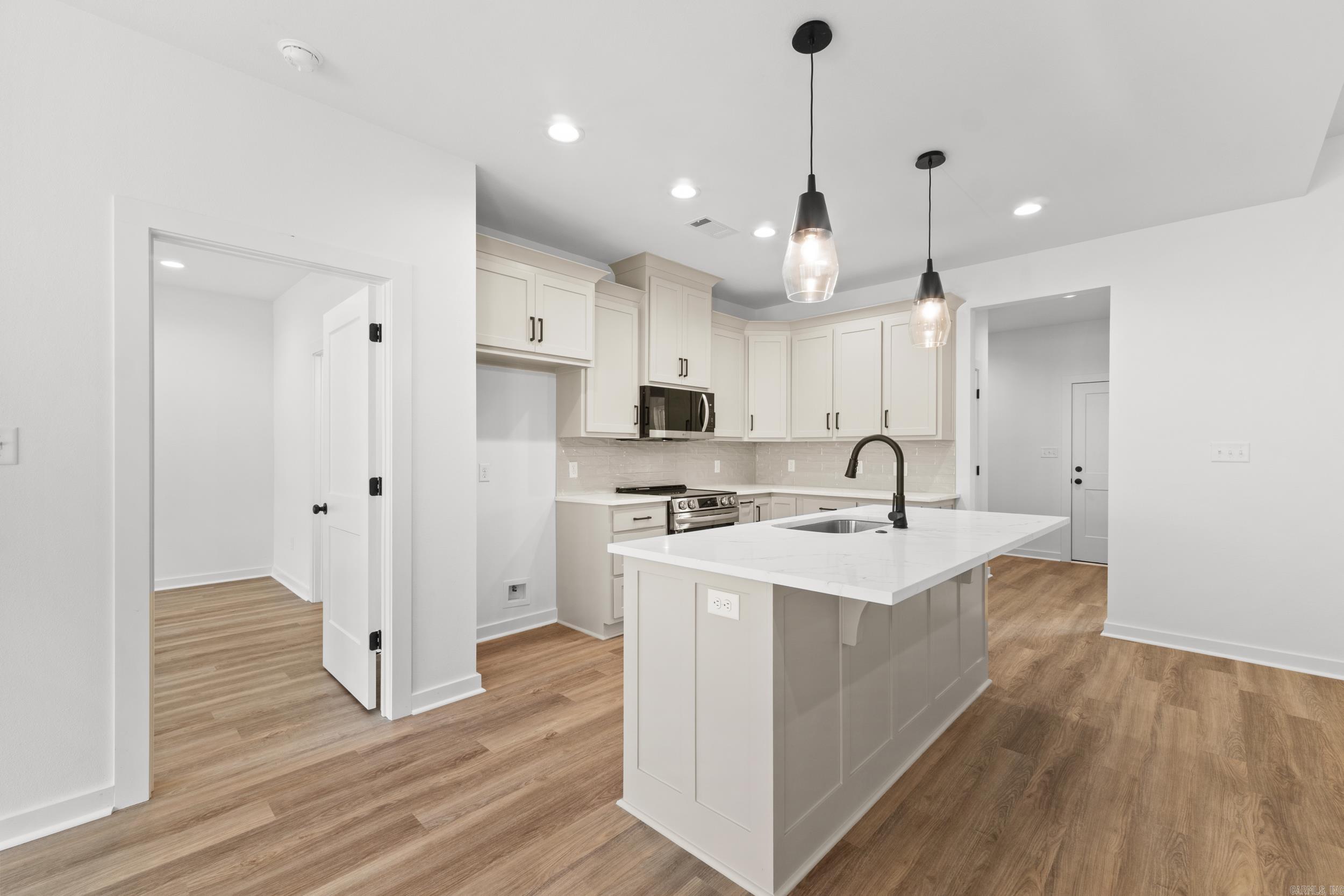 81 Lewis  Greenbrier, AR