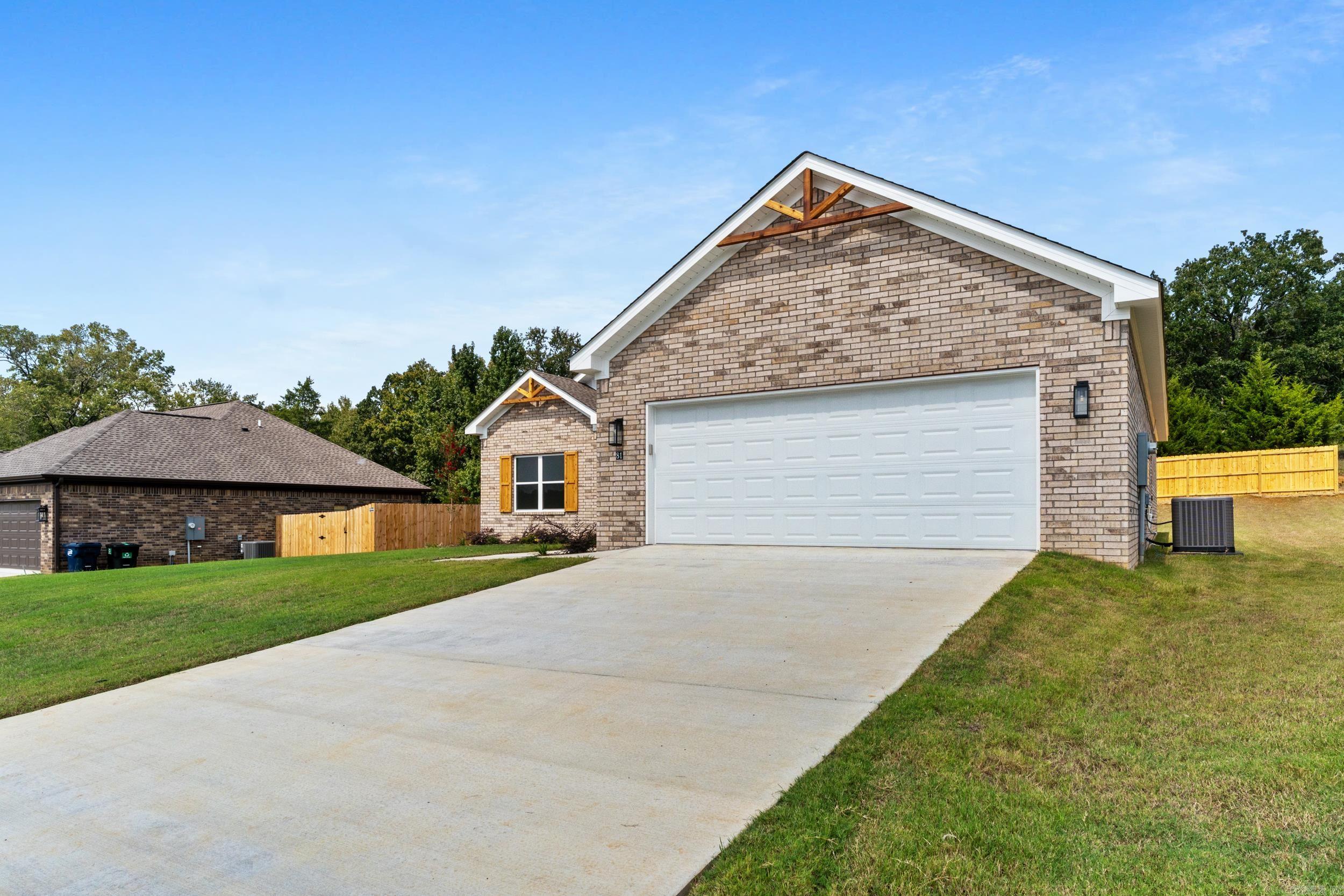 81 Lewis  Greenbrier, AR