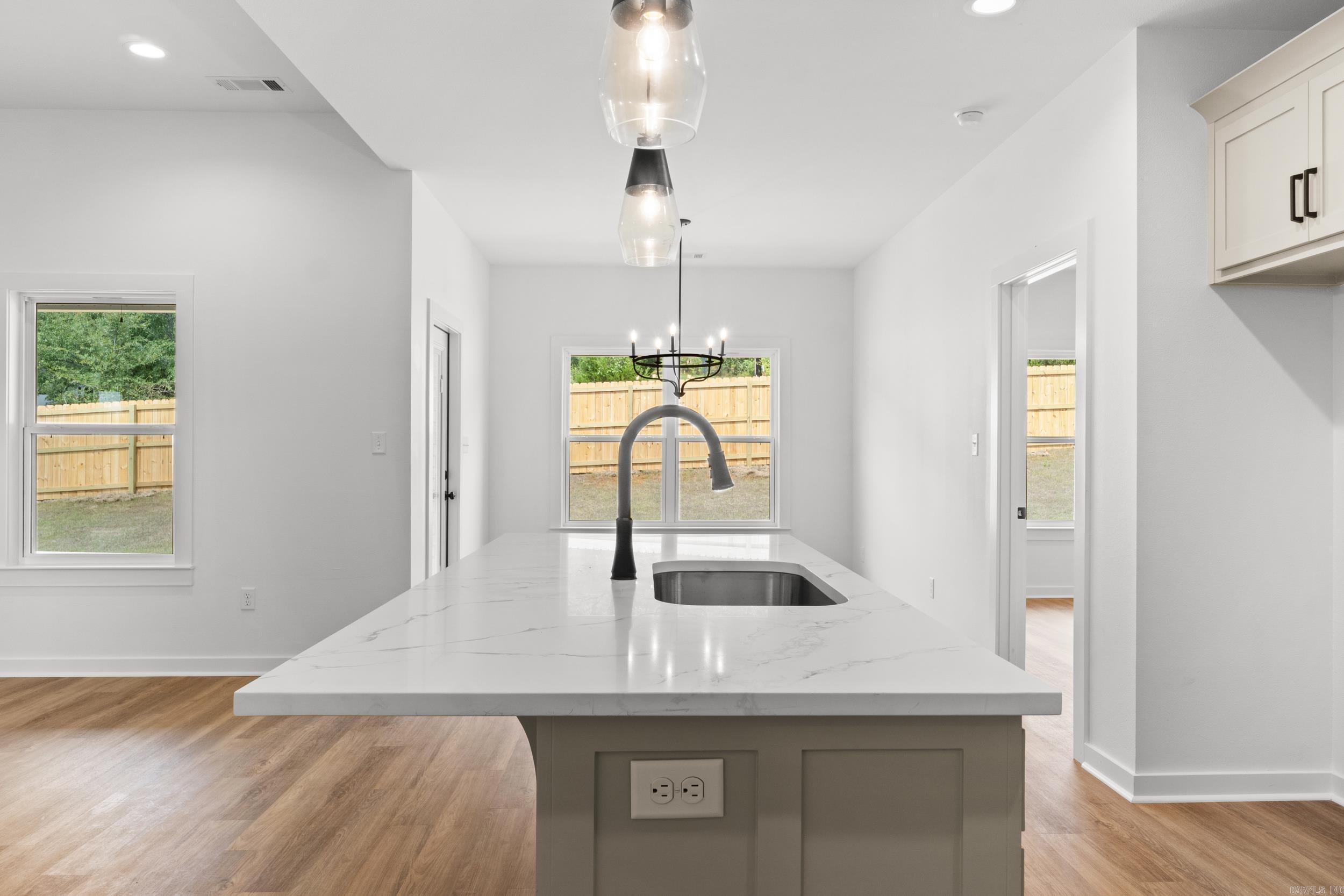 81 Lewis  Greenbrier, AR