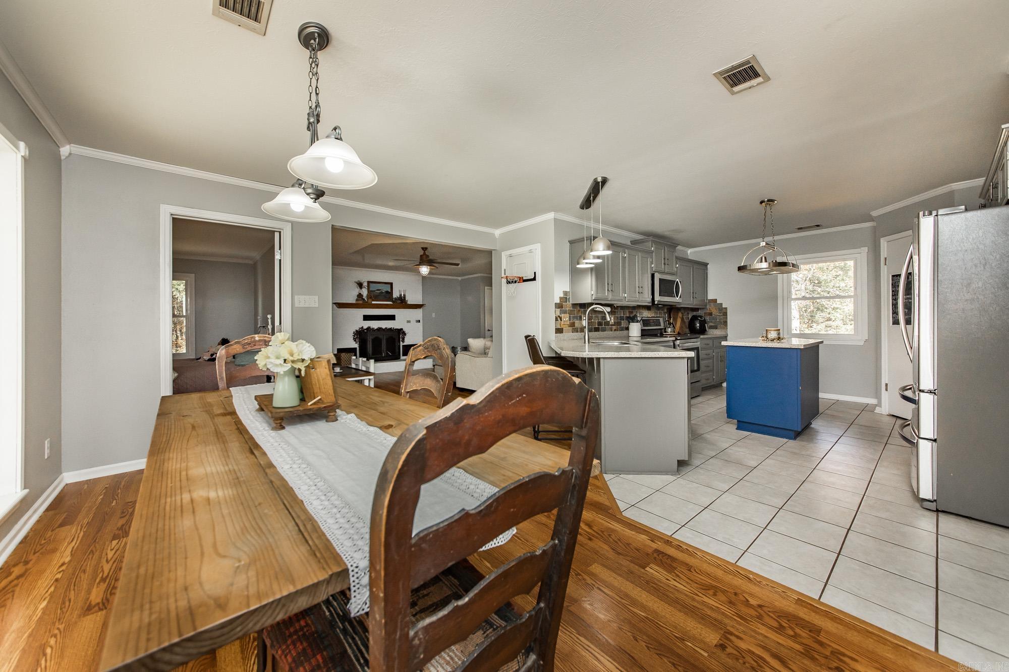 917 Lewisburg  Austin, AR