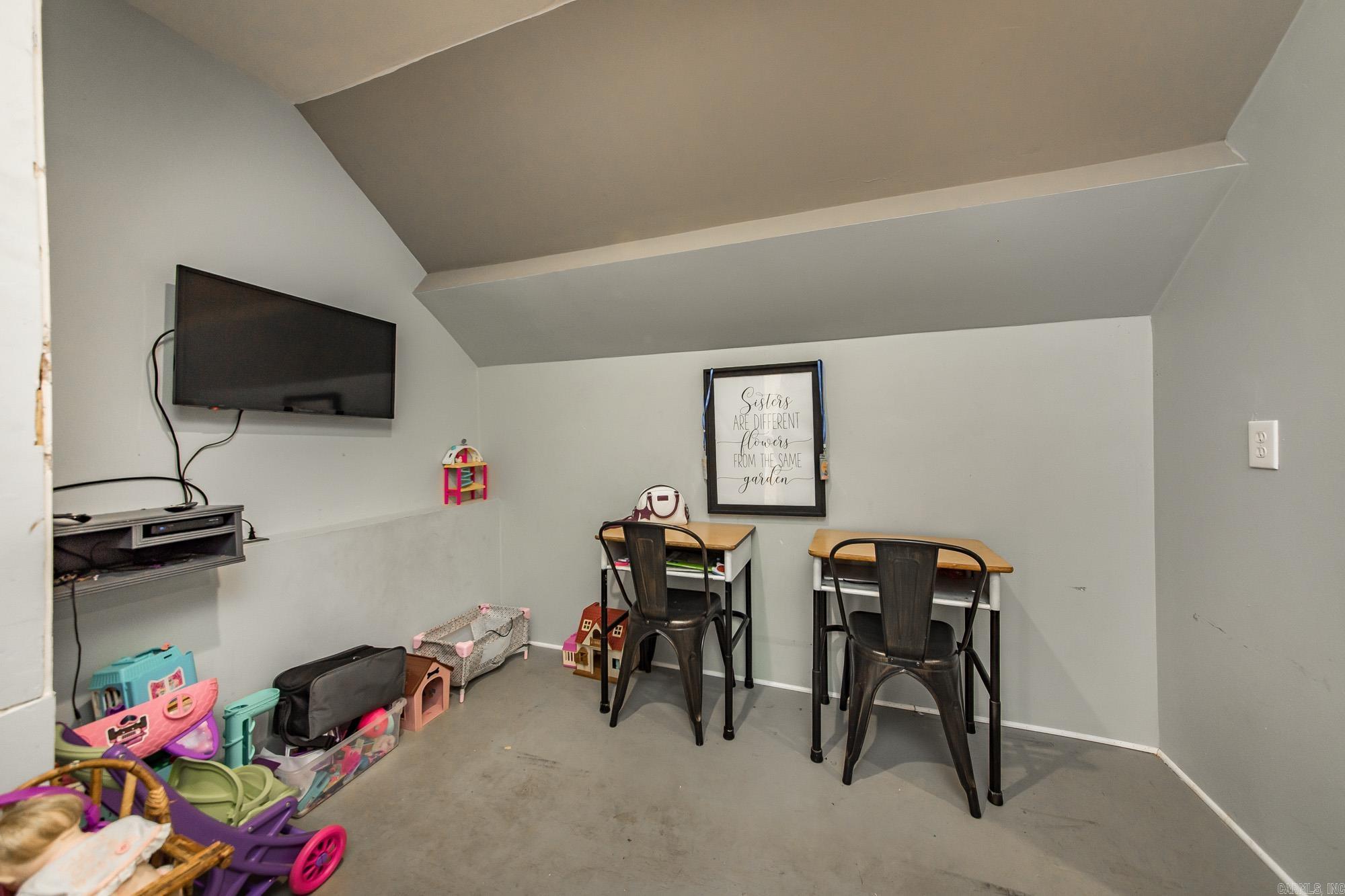 917 Lewisburg  Austin, AR