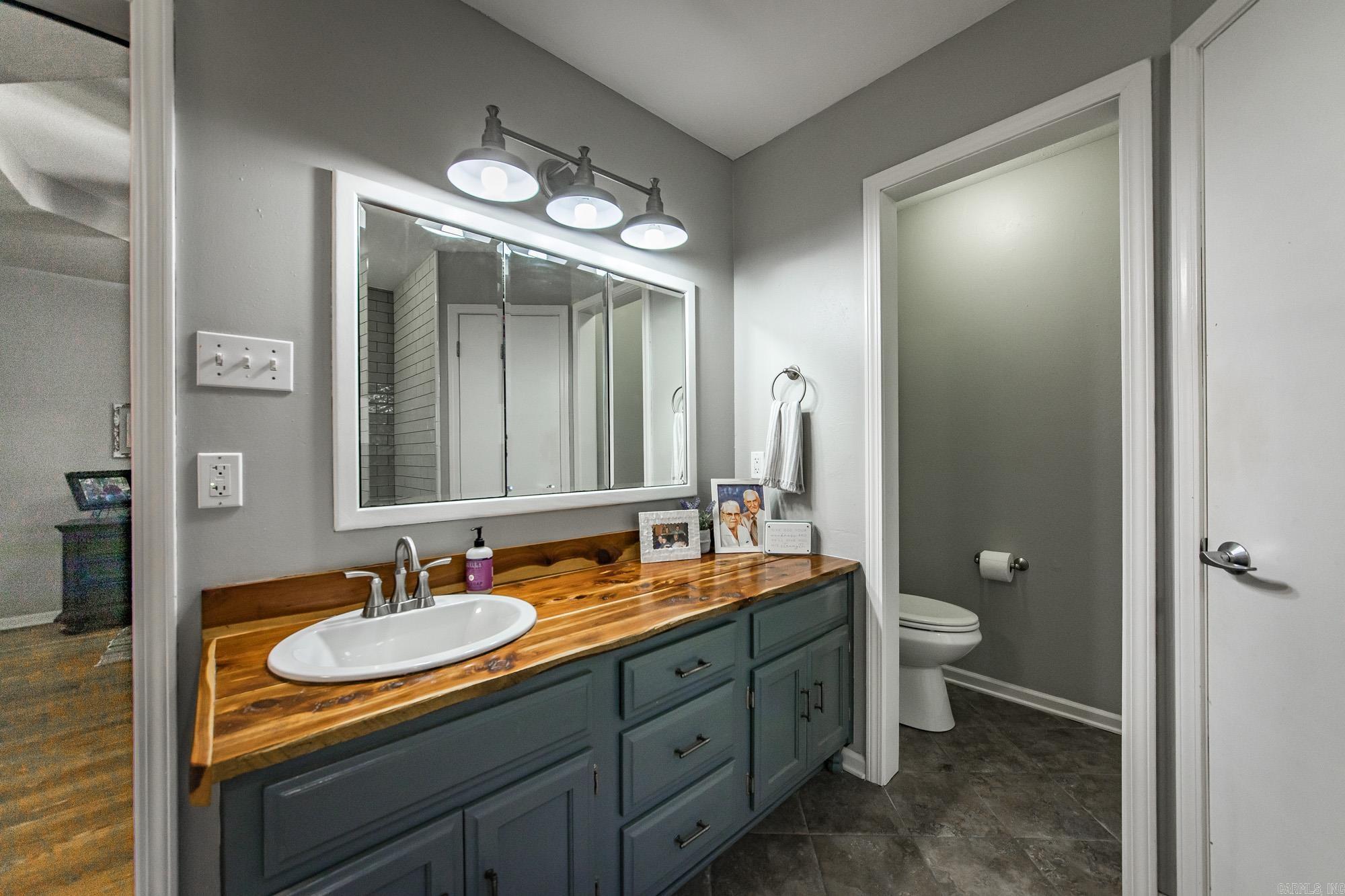 917 Lewisburg  Austin, AR