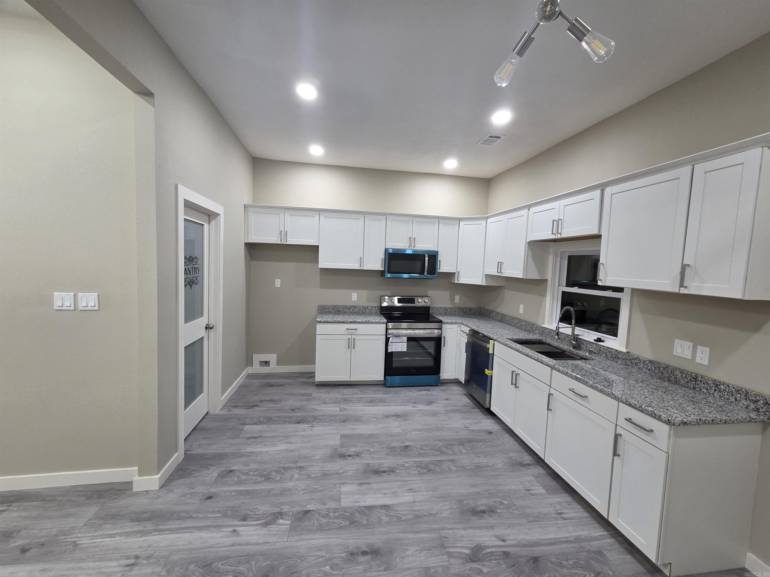 2411 S Schiller  Little Rock, AR