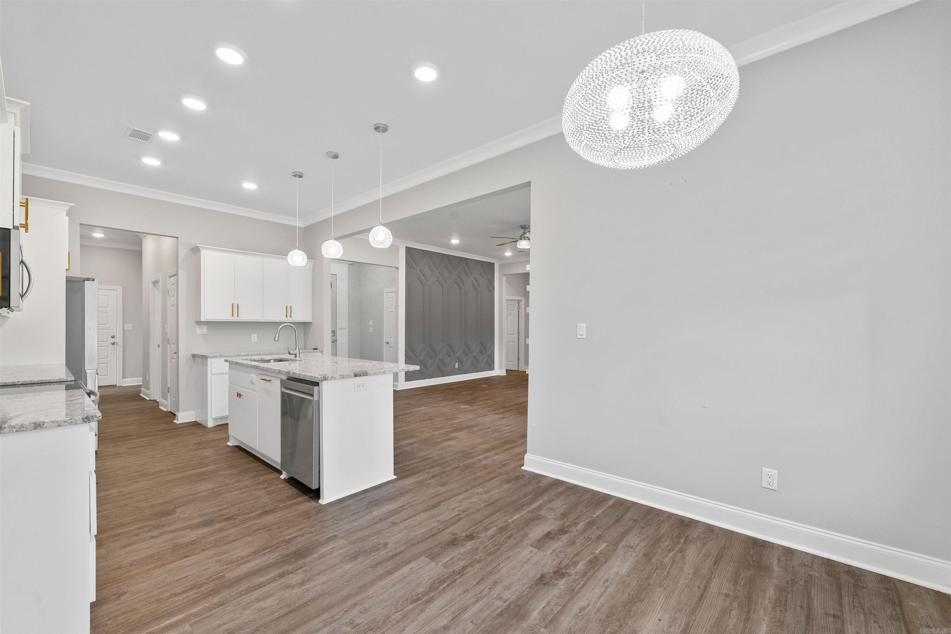 7926 S Shoreline  Benton, AR