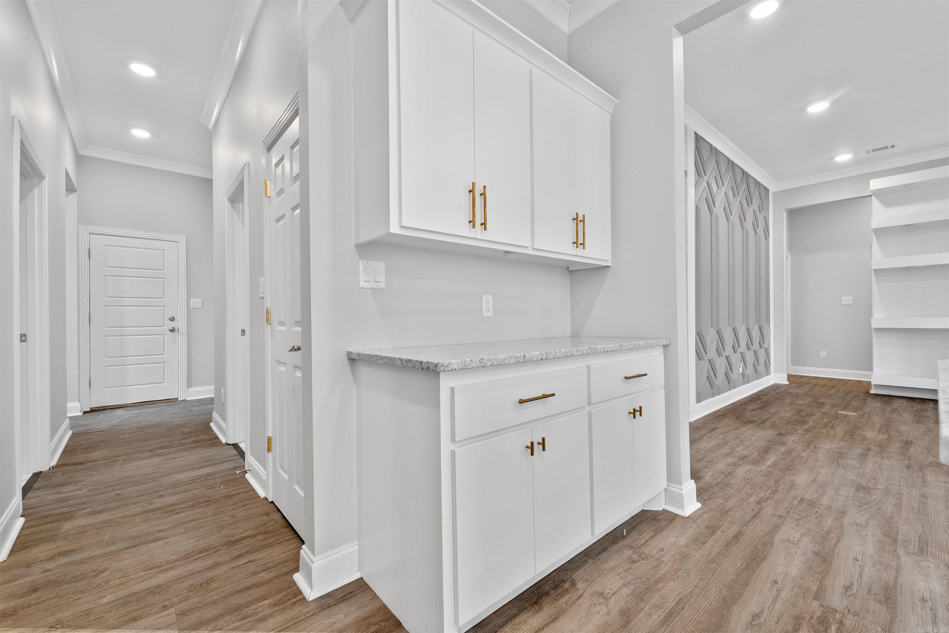 7926 S Shoreline  Benton, AR