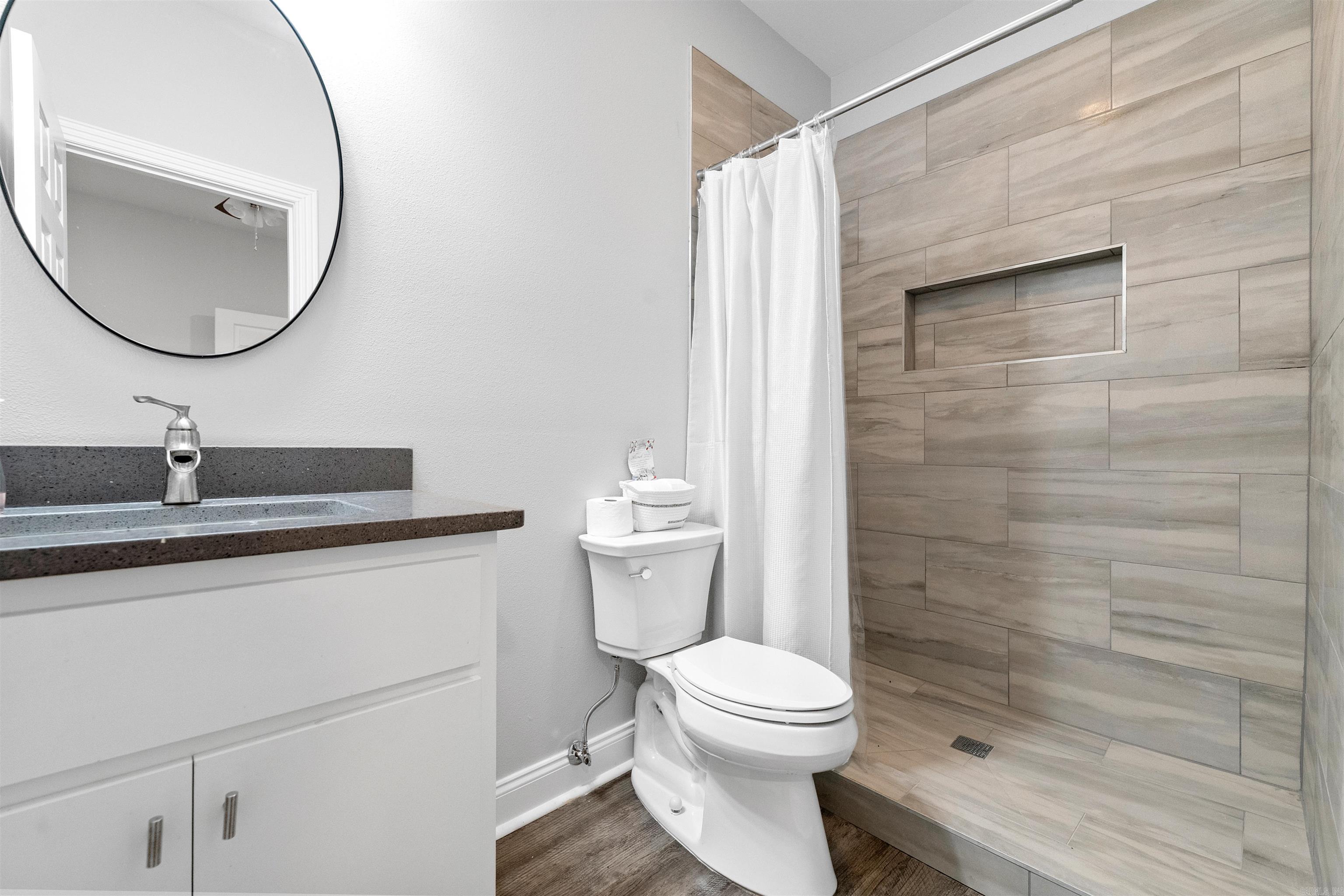 7926 S Shoreline  Benton, AR