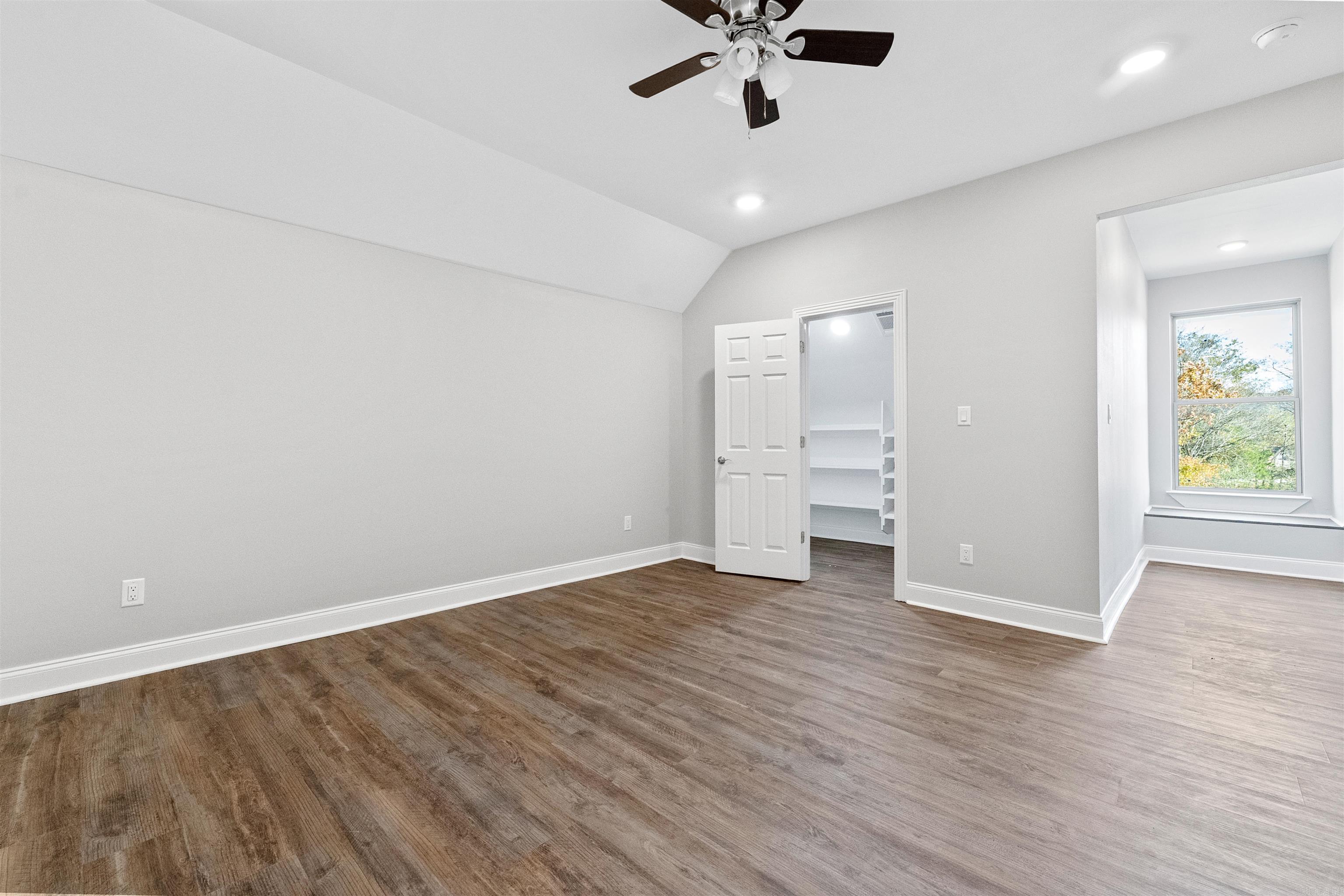 7926 S Shoreline  Benton, AR