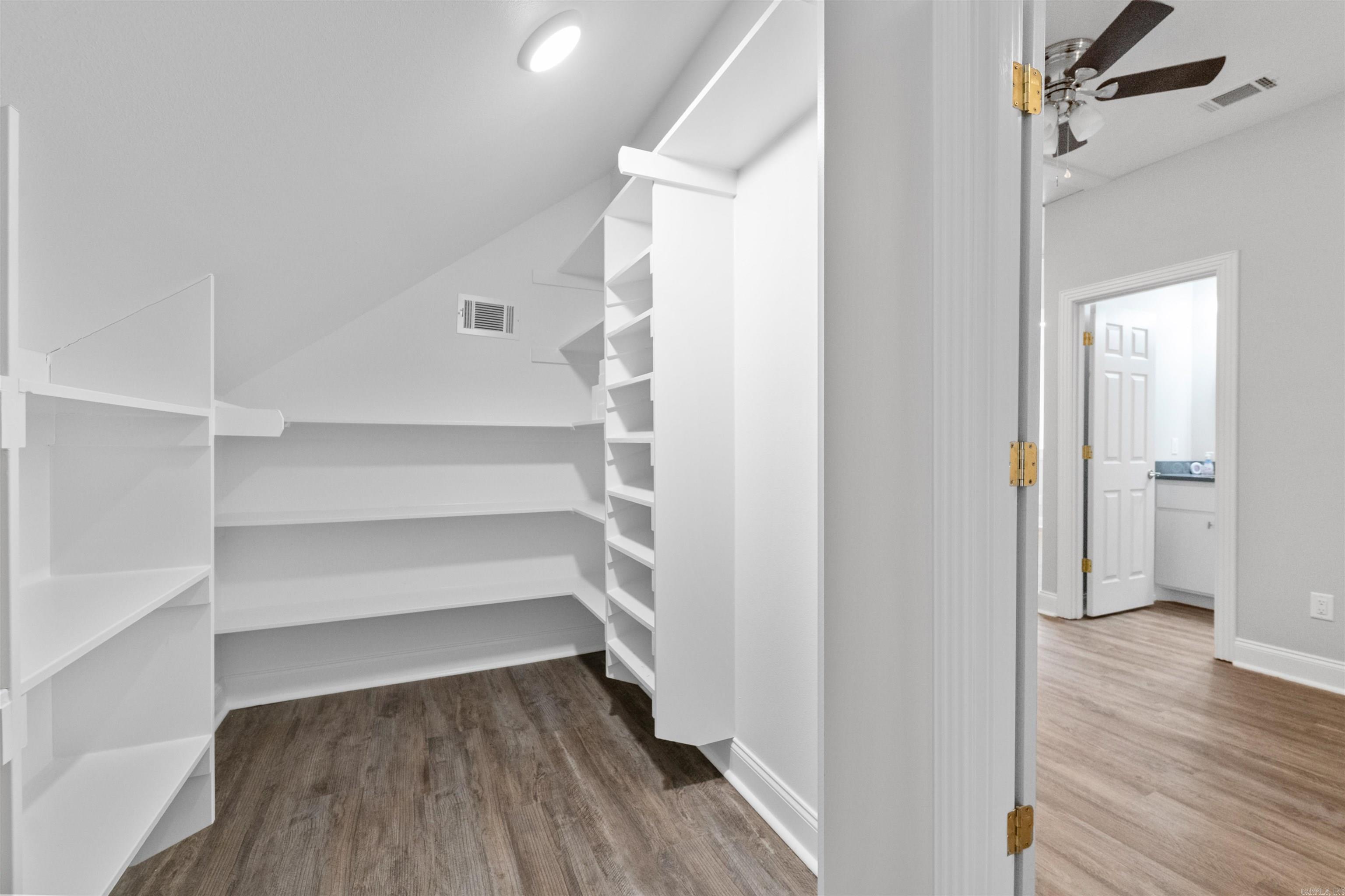 7926 S Shoreline  Benton, AR