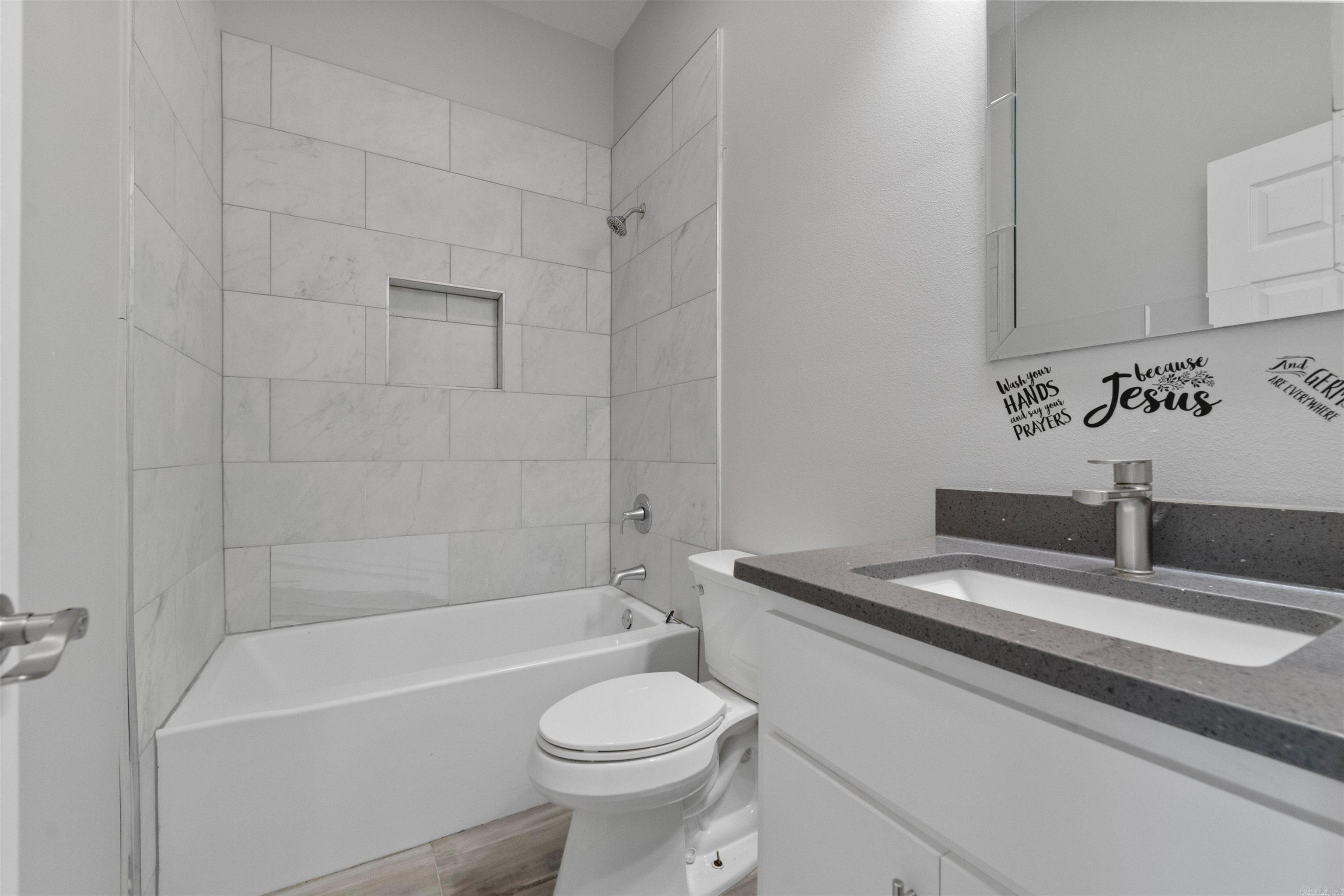 7926 S Shoreline  Benton, AR