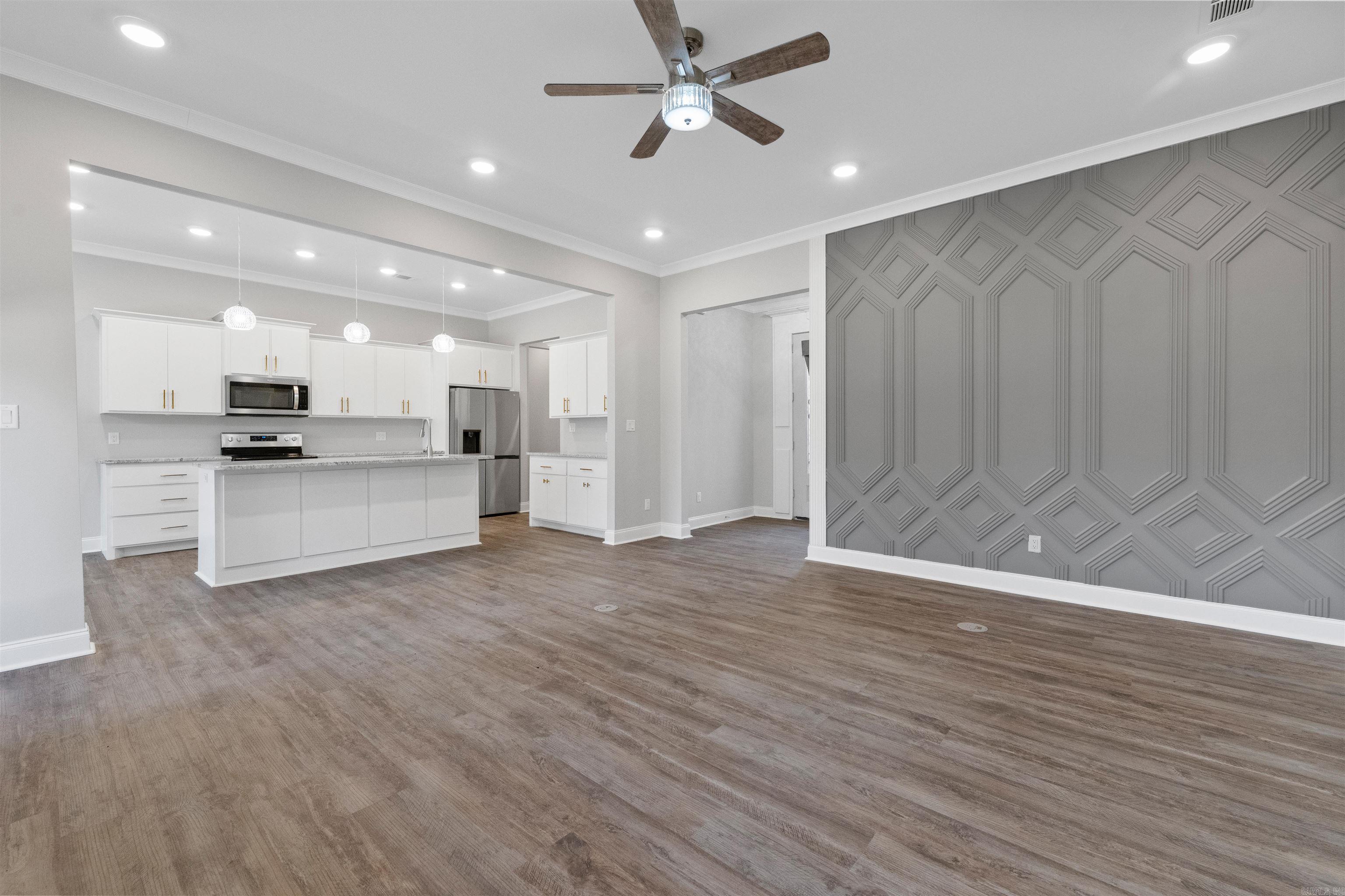 7926 S Shoreline  Benton, AR