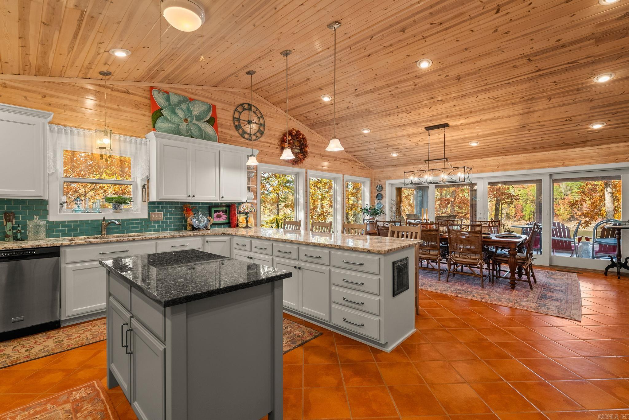 124 Sylvan Shores Dr.  Edgemont, AR