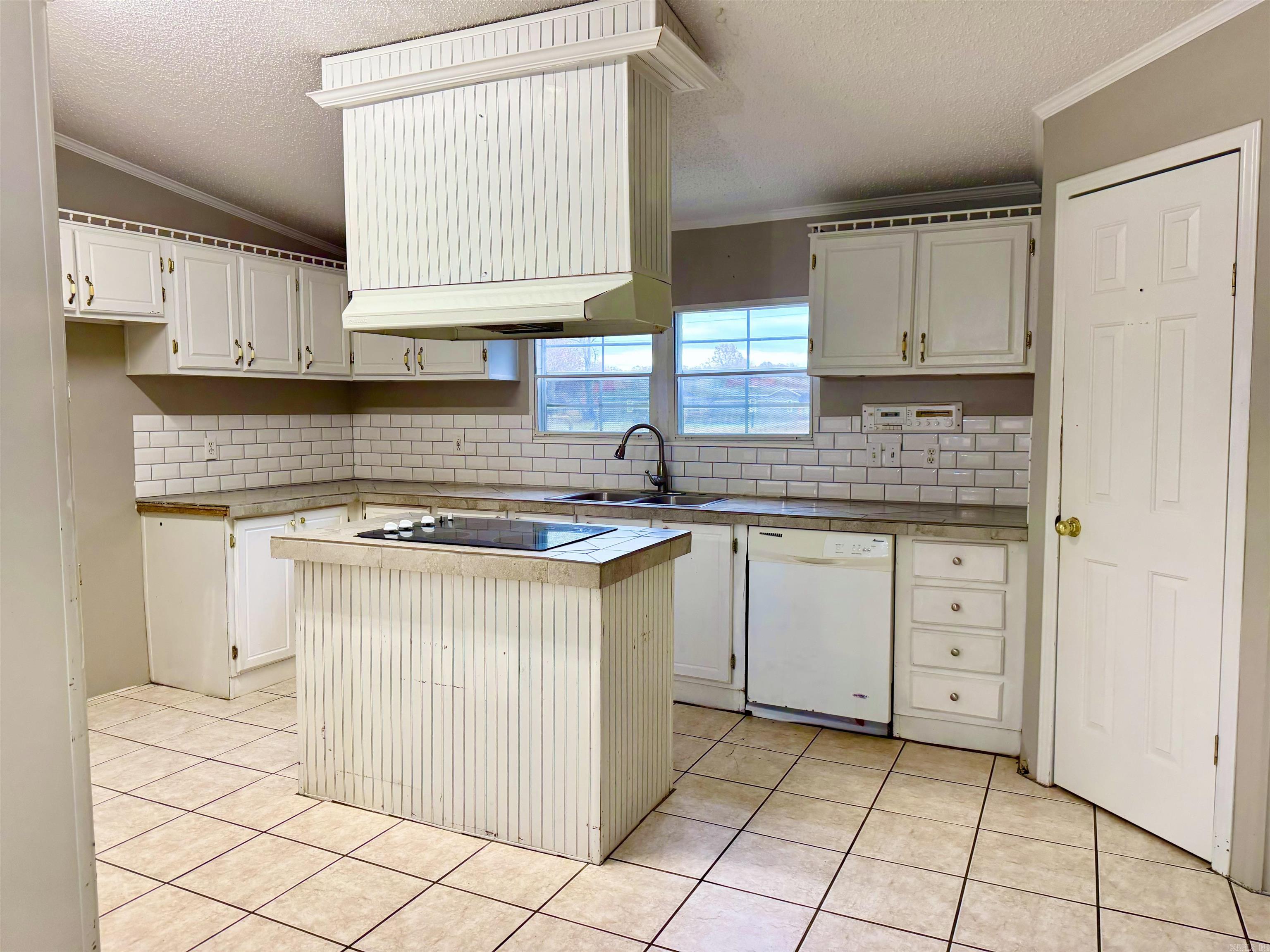 344 McFadden  Austin, AR