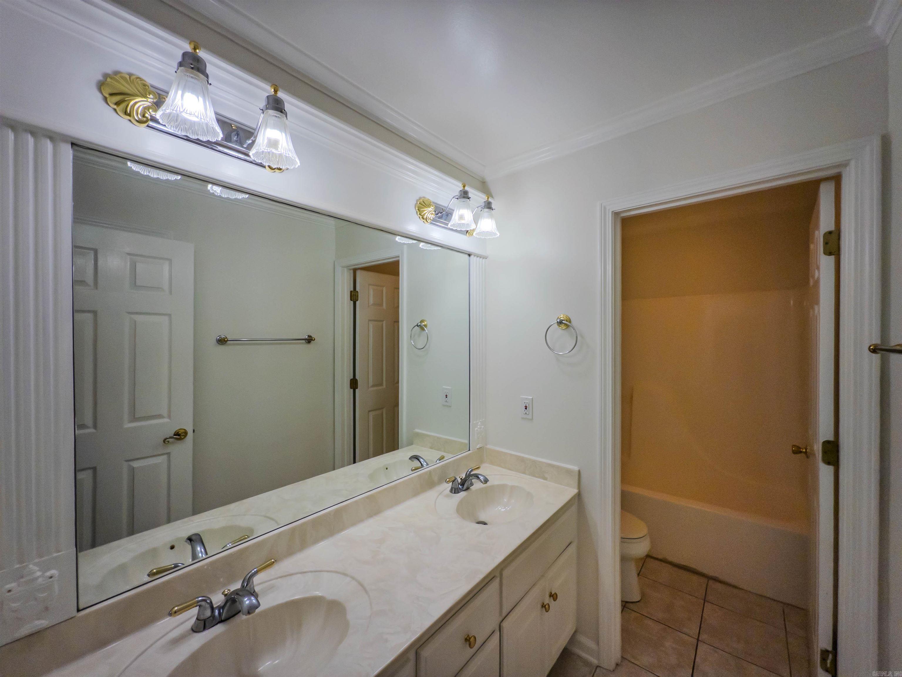 7 Blue Mountain Cv  Maumelle, AR