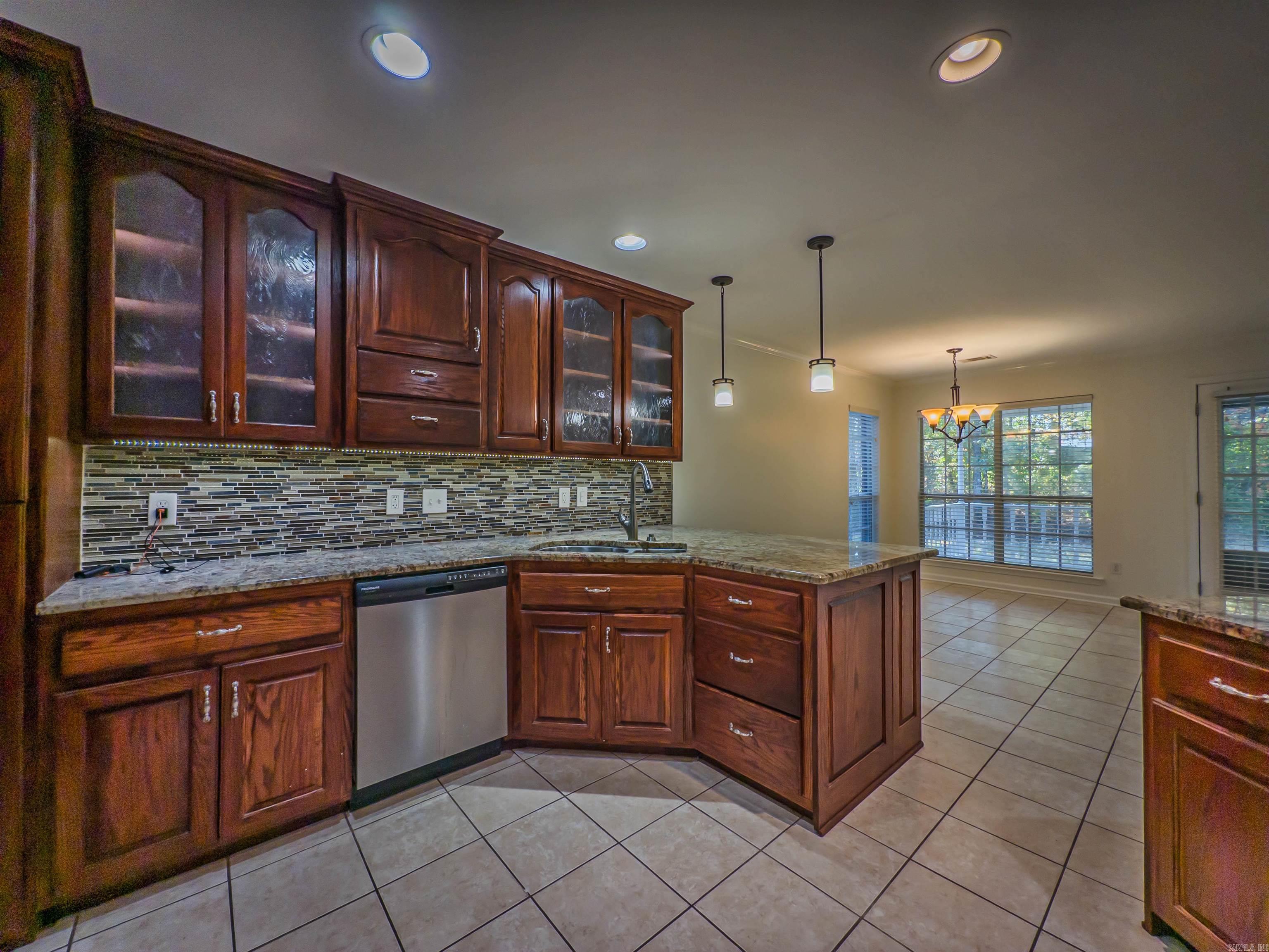 7 Blue Mountain Cv  Maumelle, AR