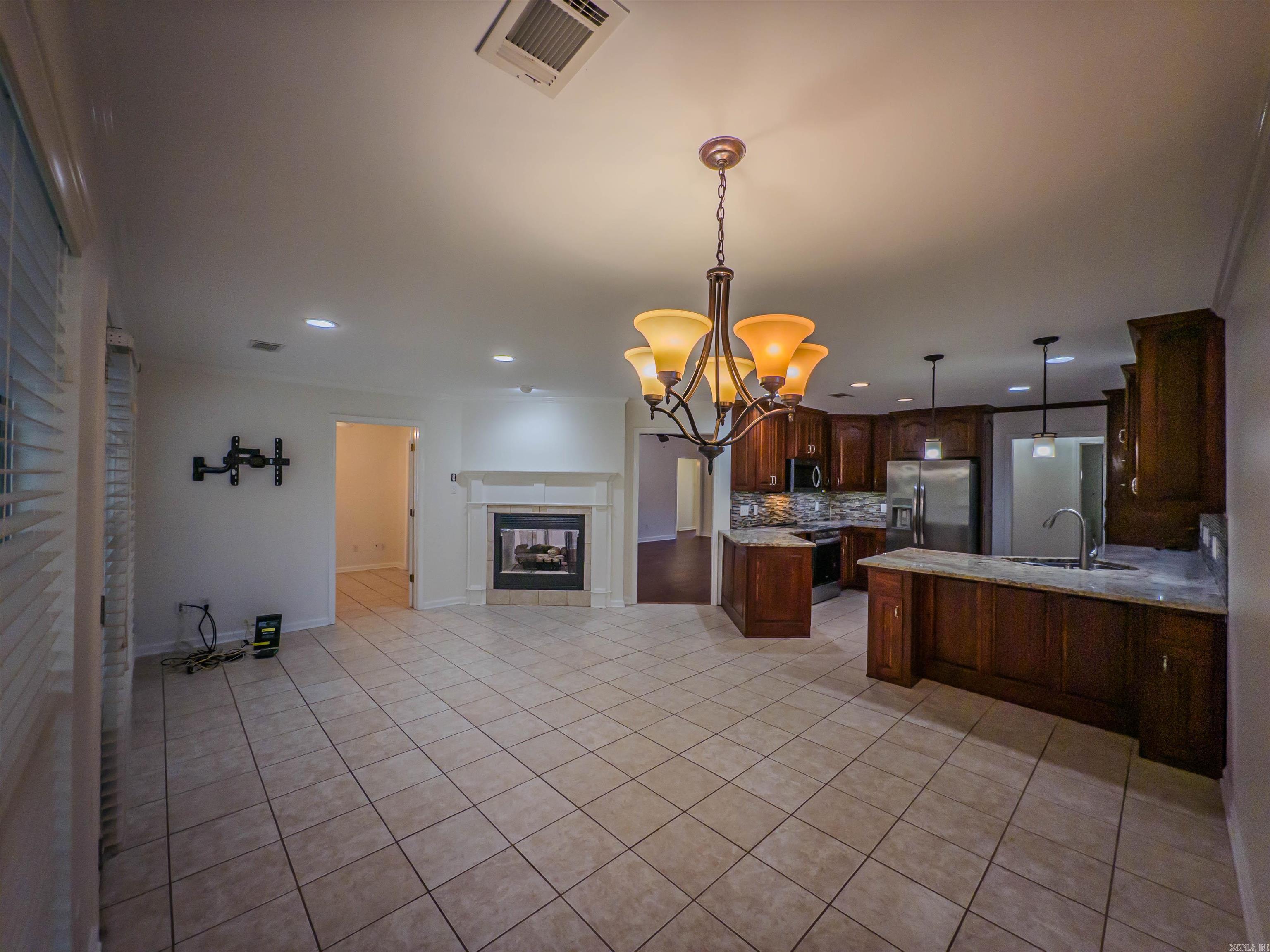 7 Blue Mountain Cv  Maumelle, AR