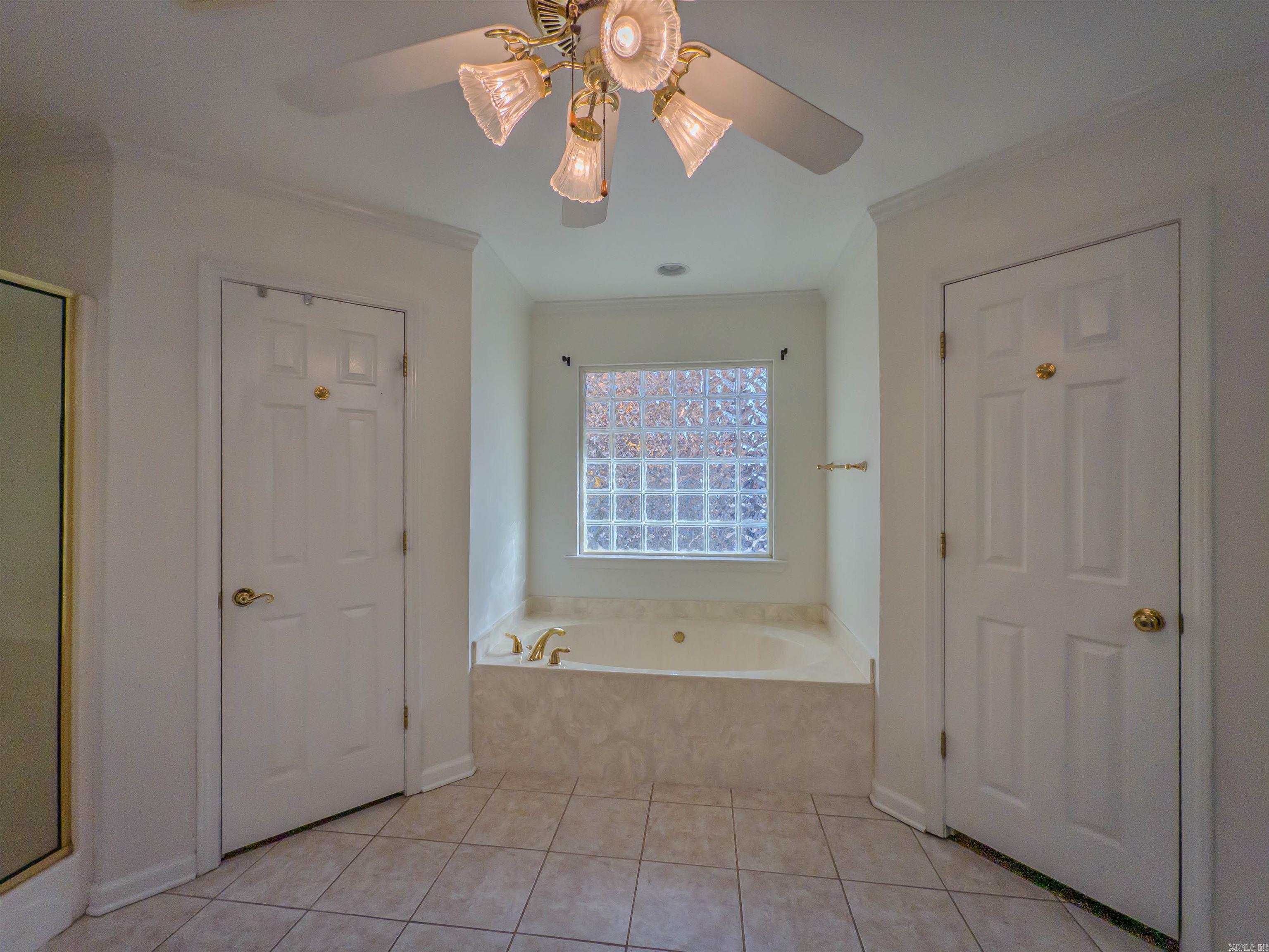 7 Blue Mountain Cv  Maumelle, AR