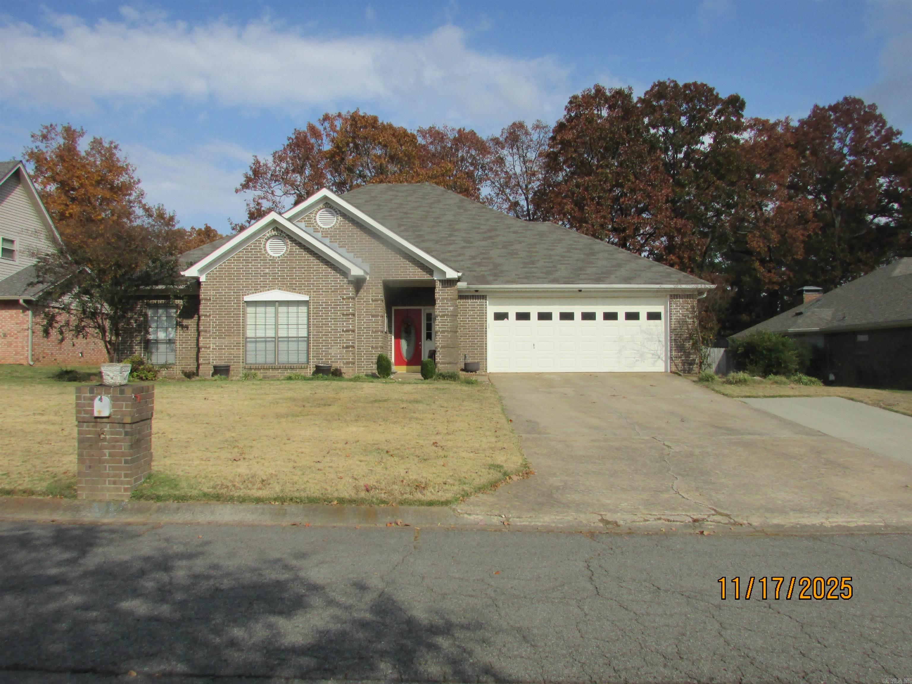 6 Winona Dr  Maumelle, AR