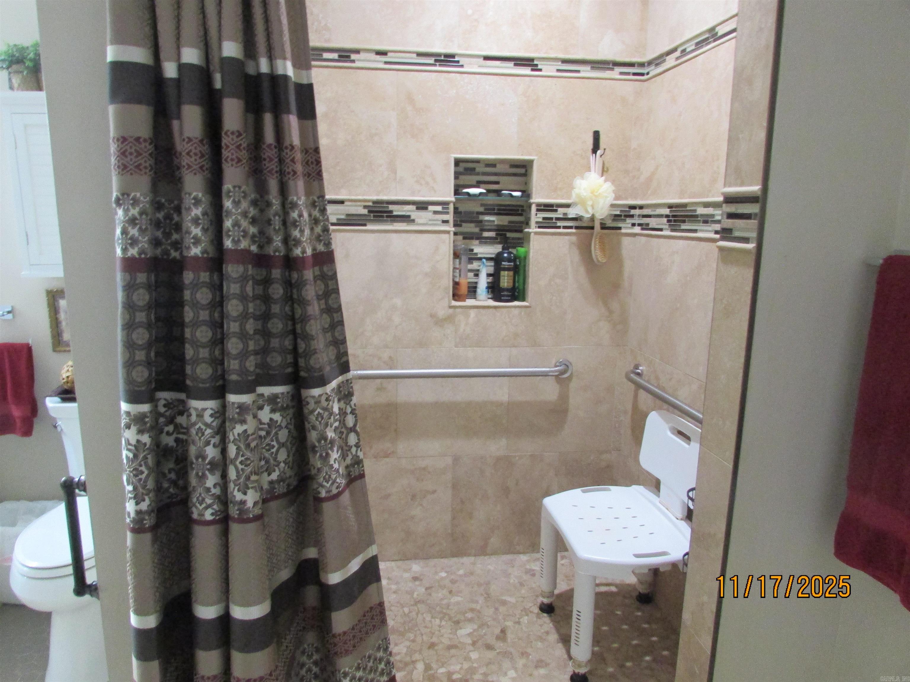 6 Winona Dr  Maumelle, AR