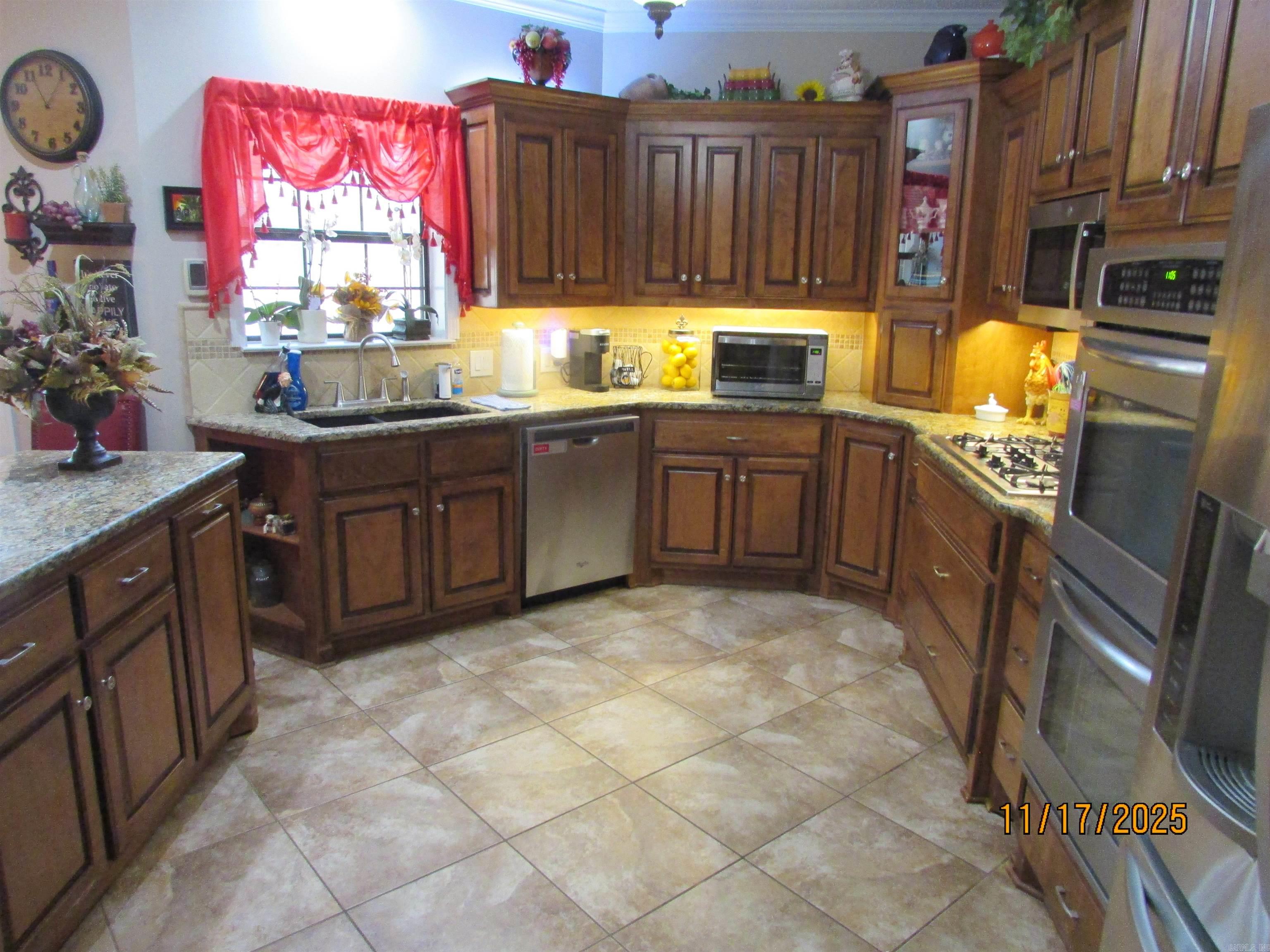 6 Winona Dr  Maumelle, AR