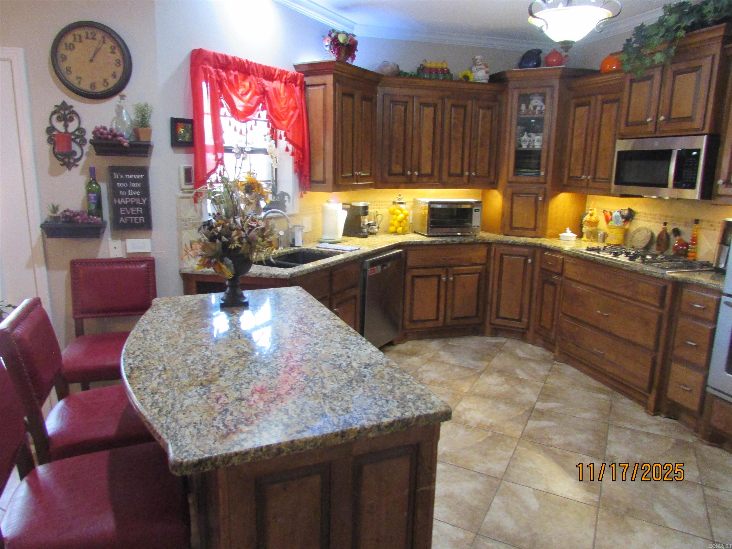 6 Winona Dr  Maumelle, AR