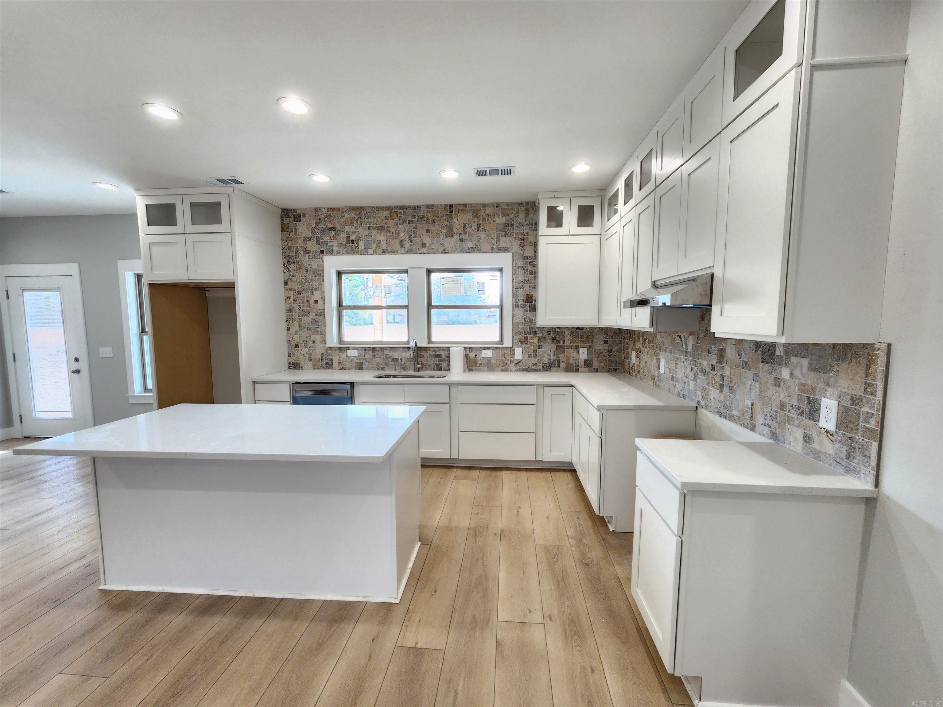 296 Walker  Higginson, AR