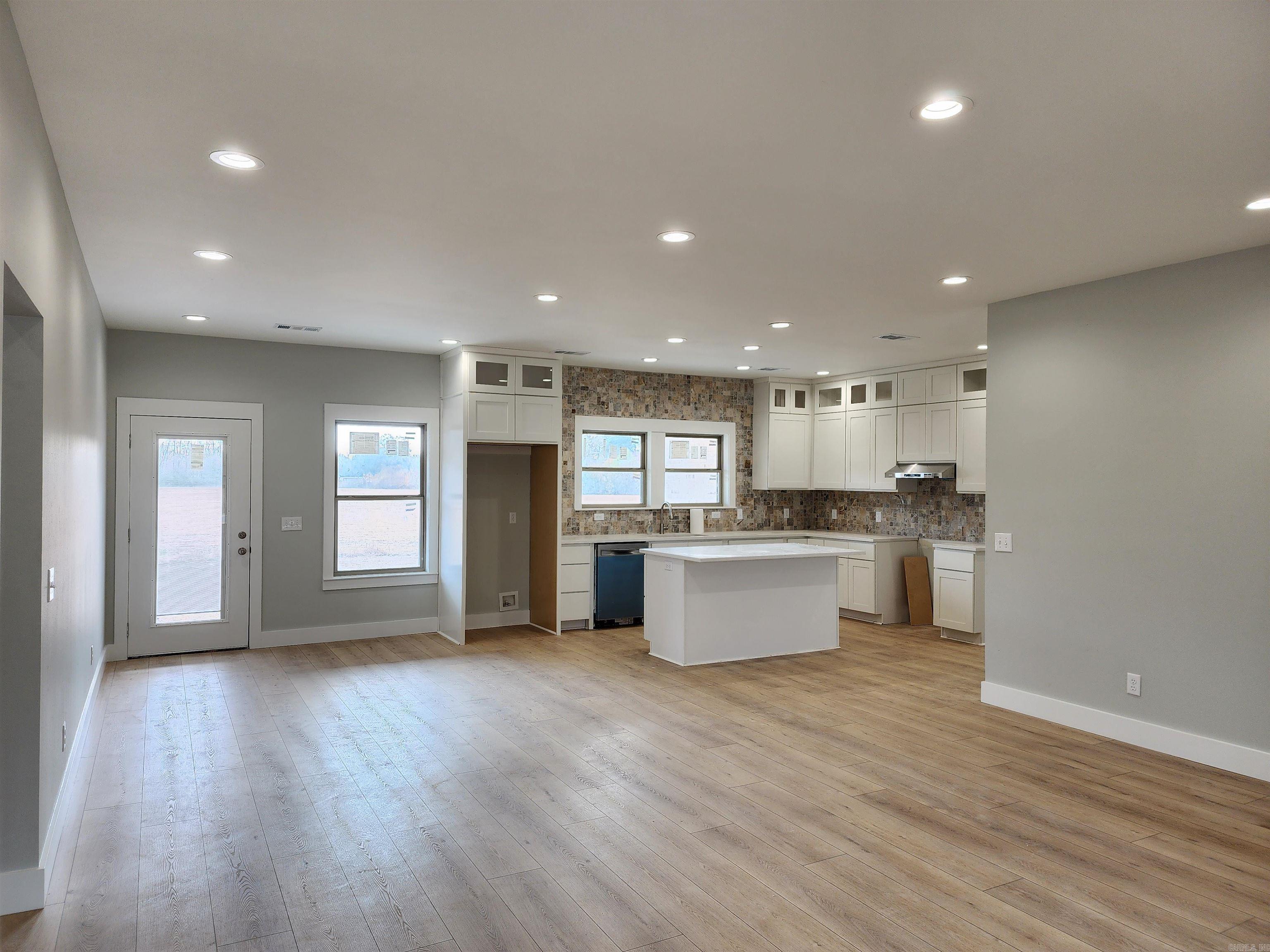 296 Walker  Higginson, AR