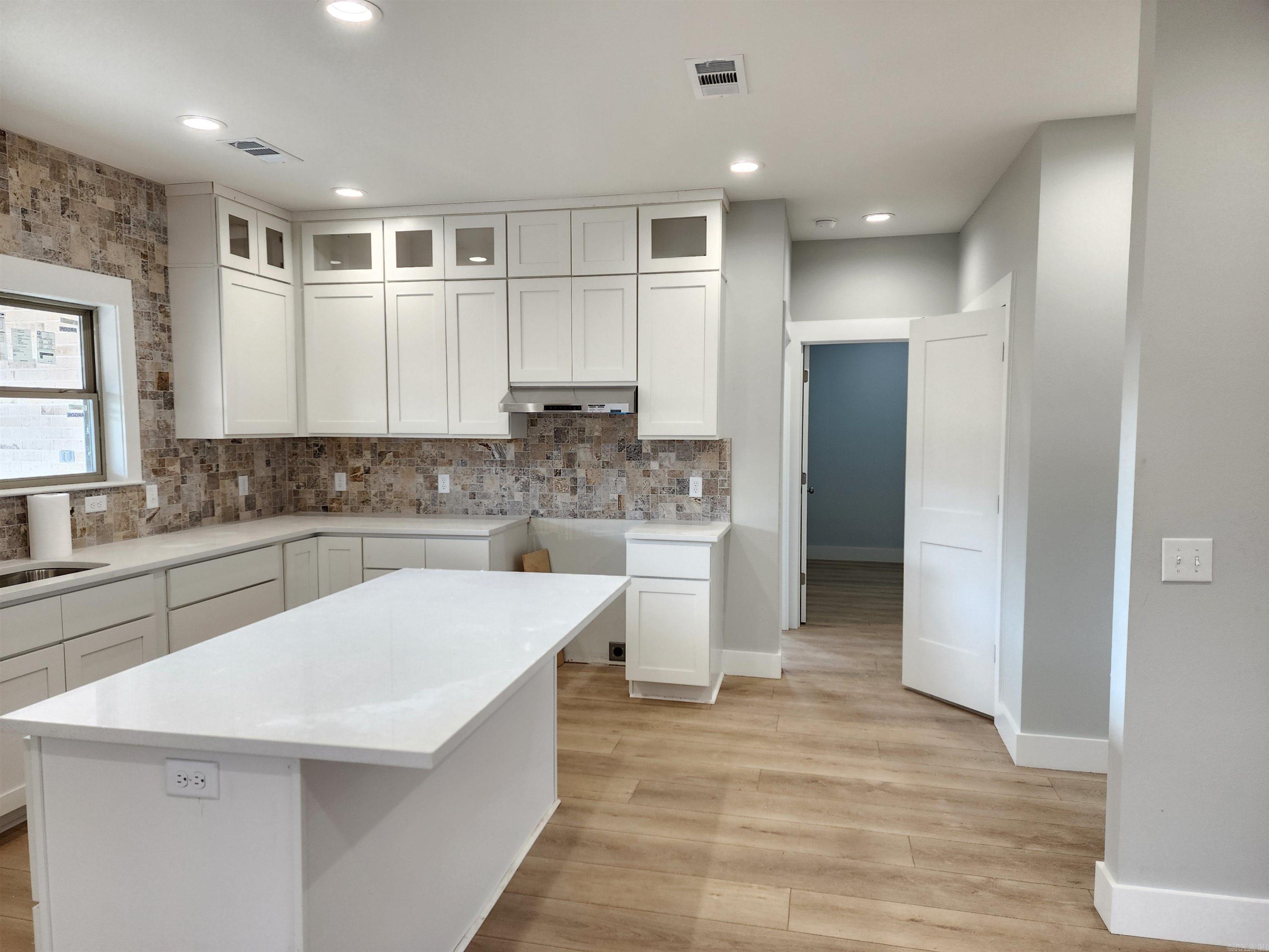 296 Walker  Higginson, AR