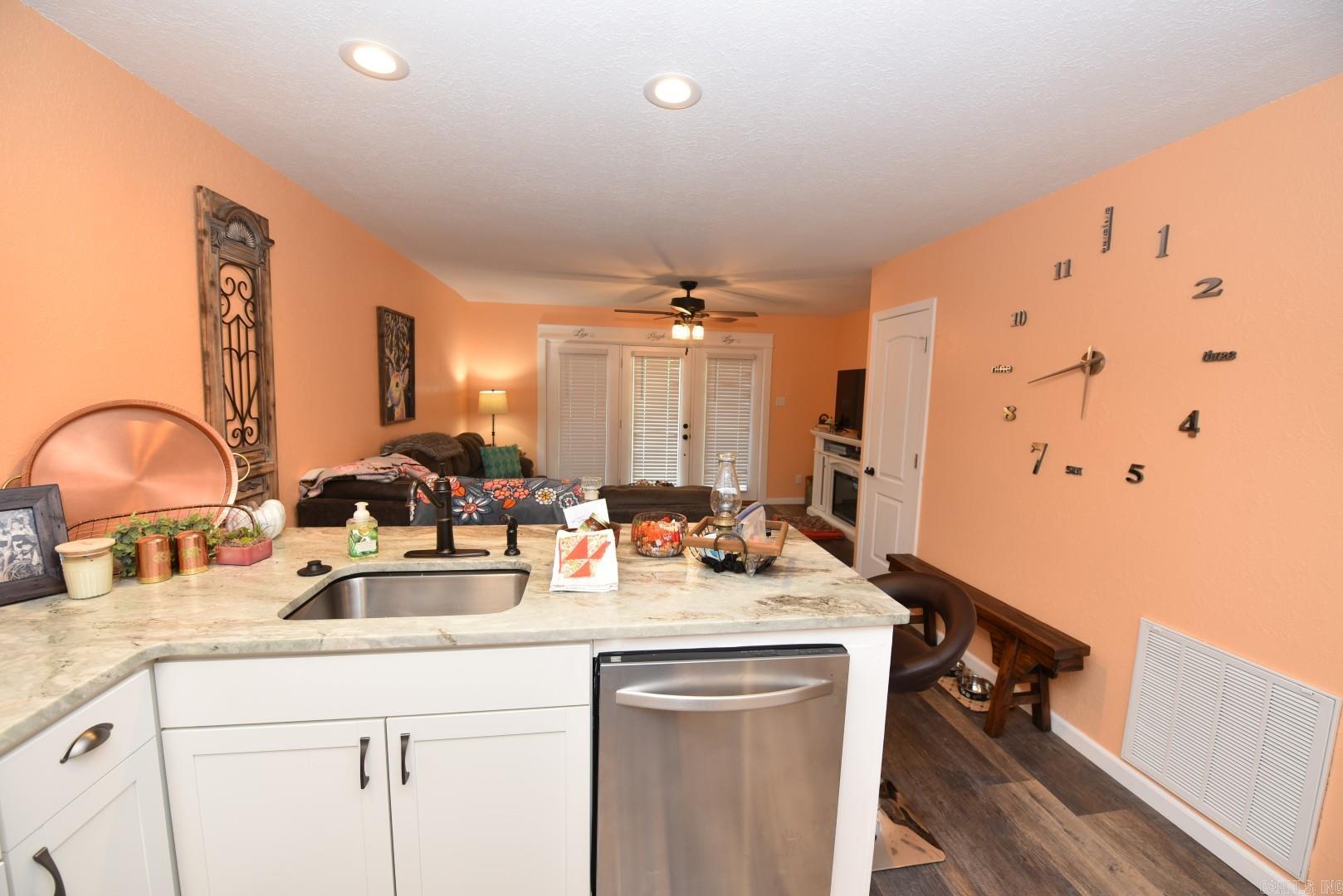 601 Dave Creek  Fairfield Bay, AR