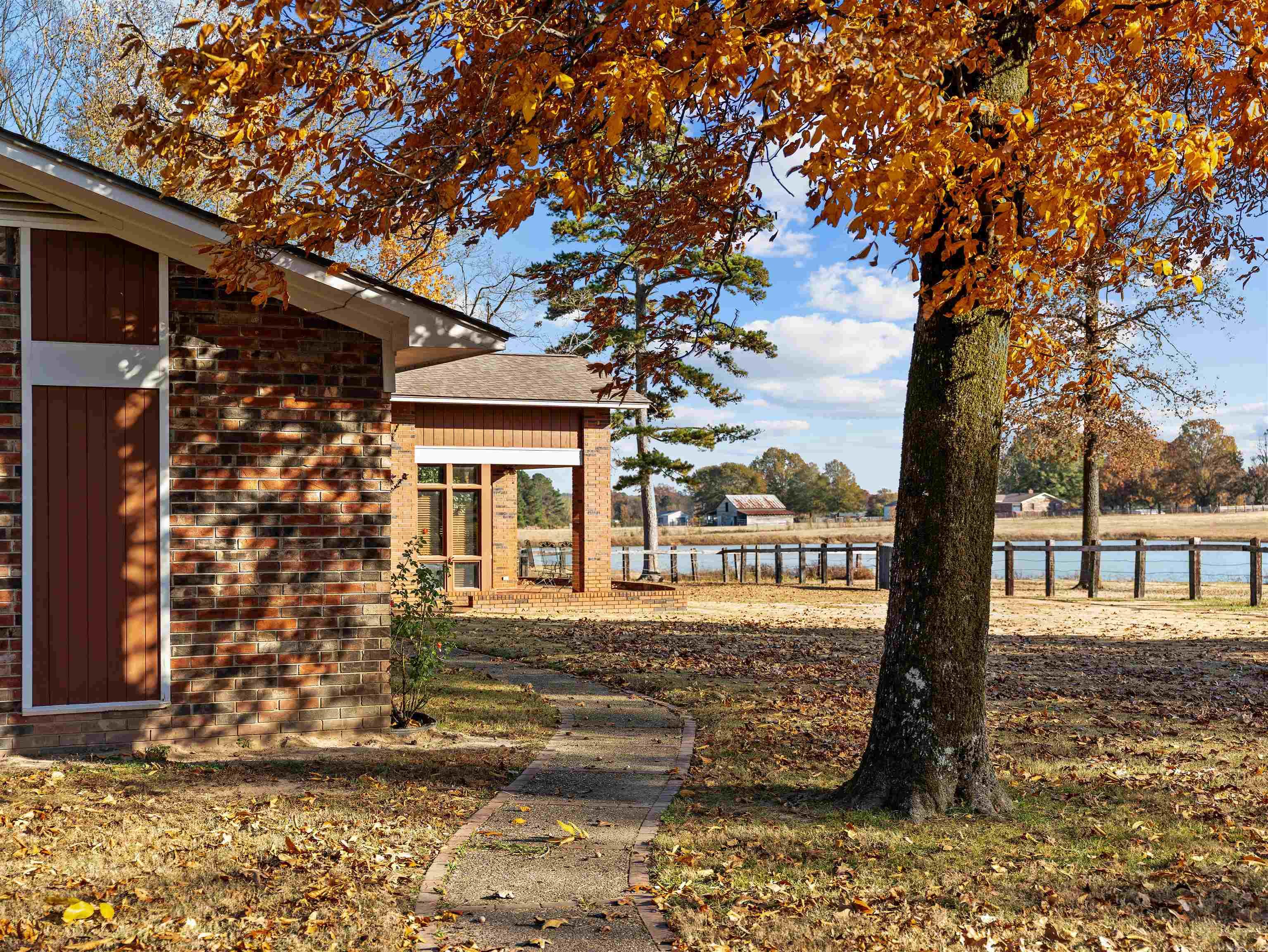 9832 CONGO  Benton, AR