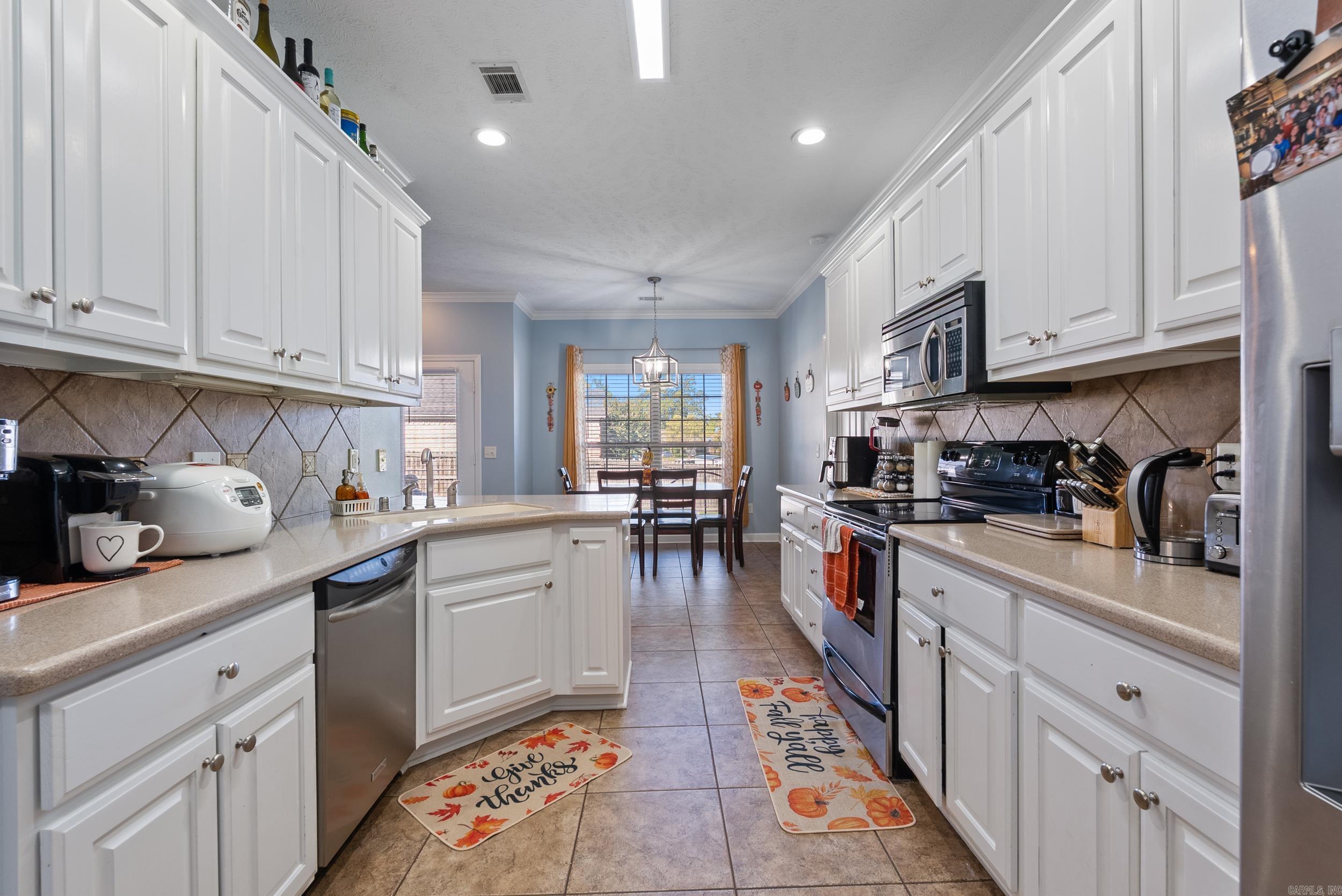 102 Creek Valley  Maumelle, AR