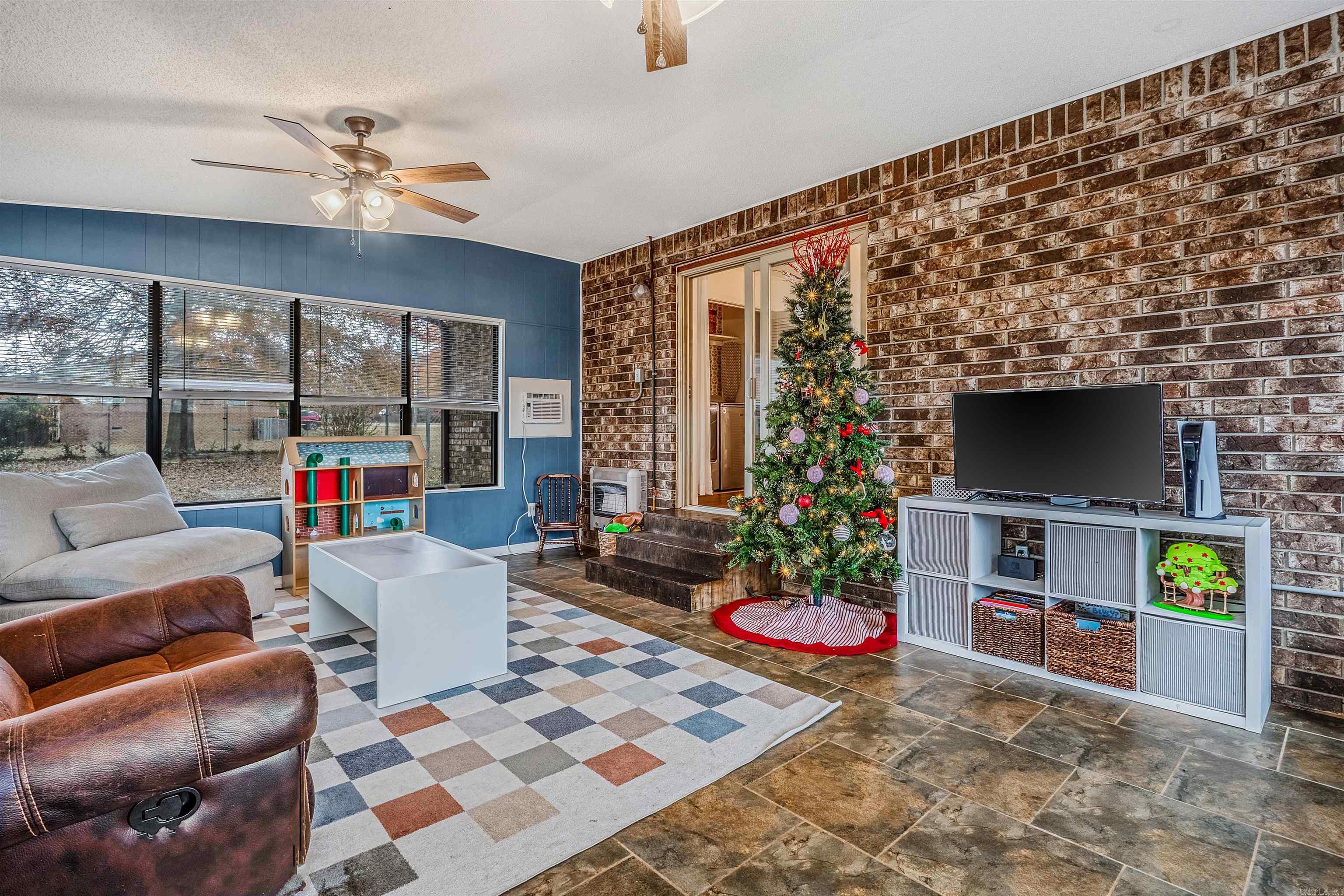 240 Huie Street  Clinton, AR