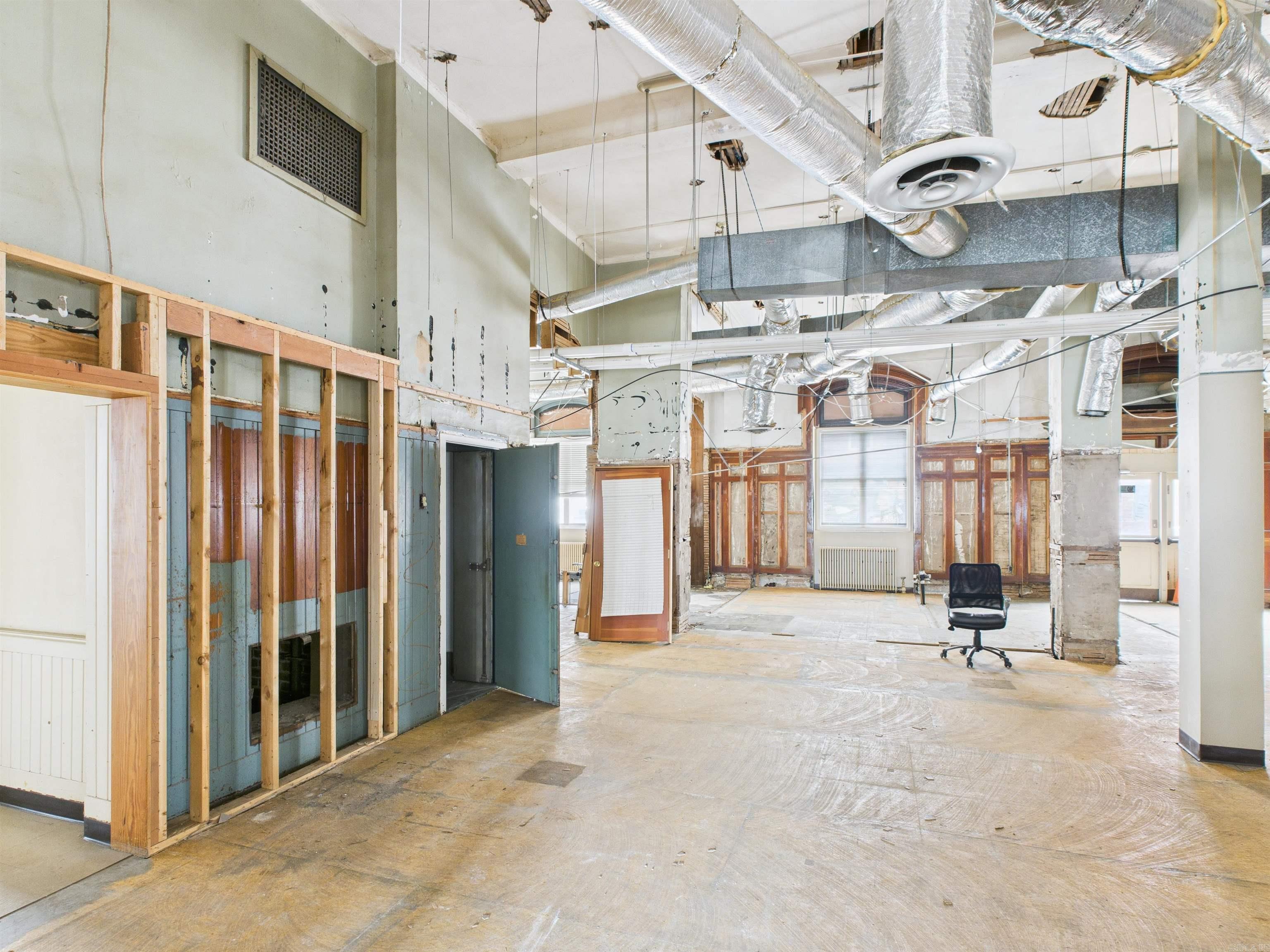 201 N Main  Harrison, AR