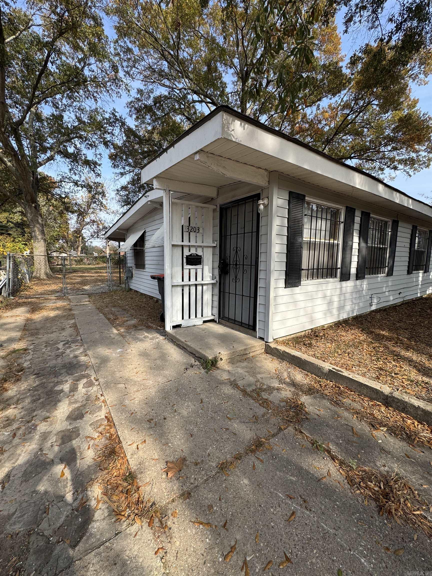 3203 S Iris St  Pine Bluff, AR