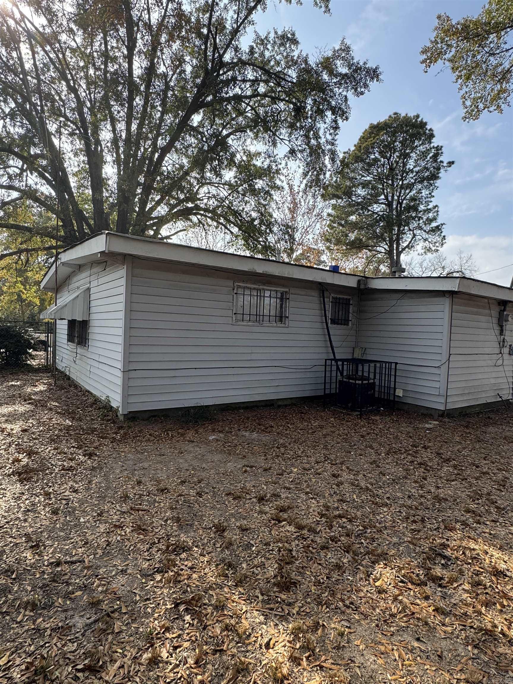 3203 S Iris St  Pine Bluff, AR