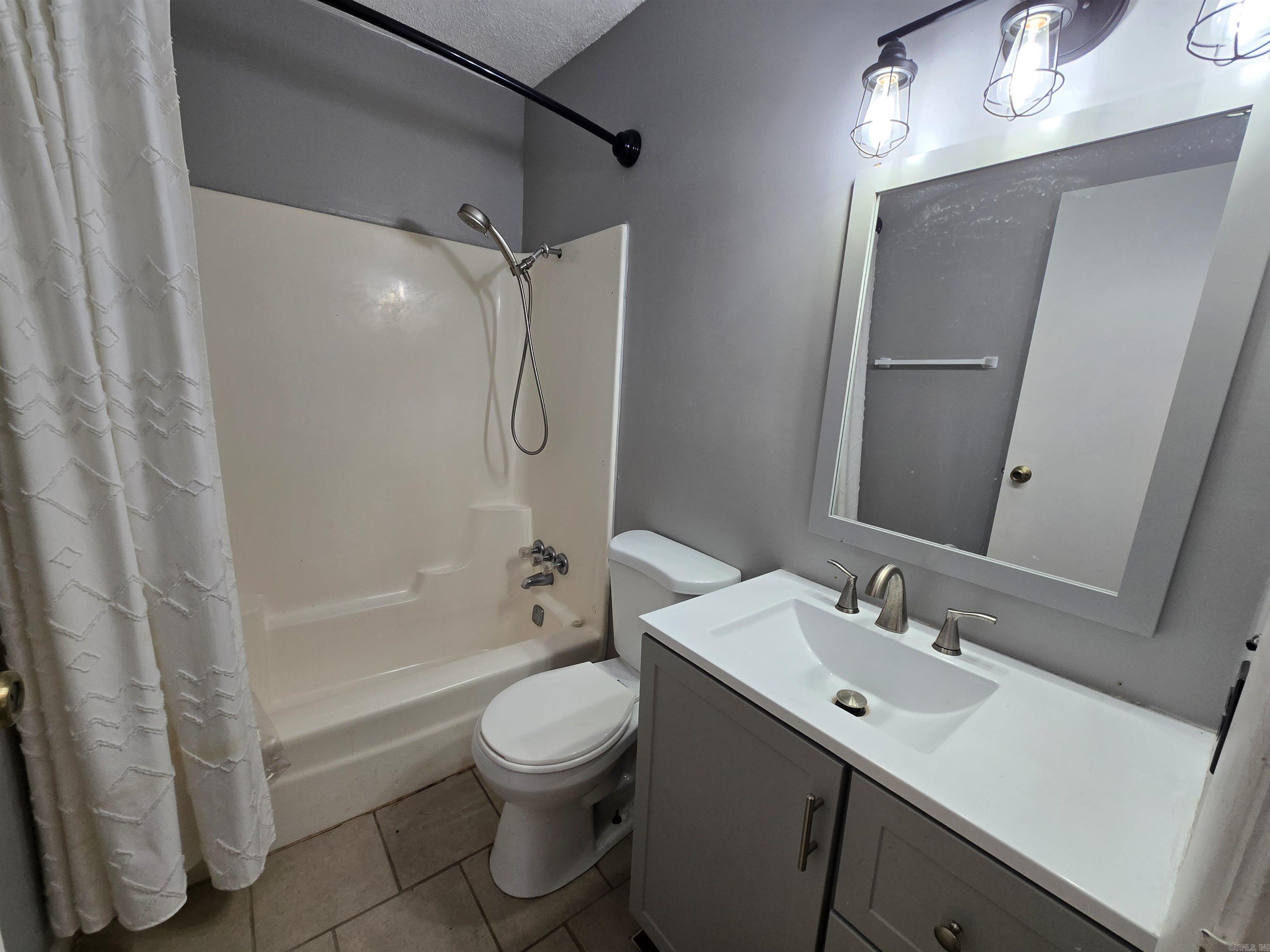 409 Bomber BLVD  Mountain Home, AR