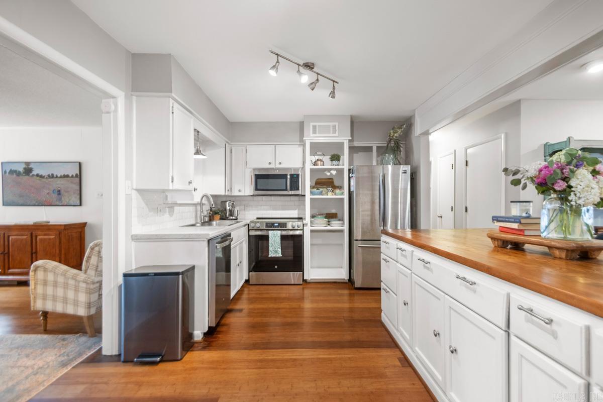 7203 L  Little Rock, AR