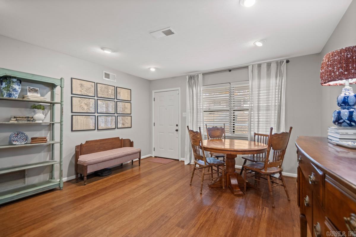 7203 L  Little Rock, AR