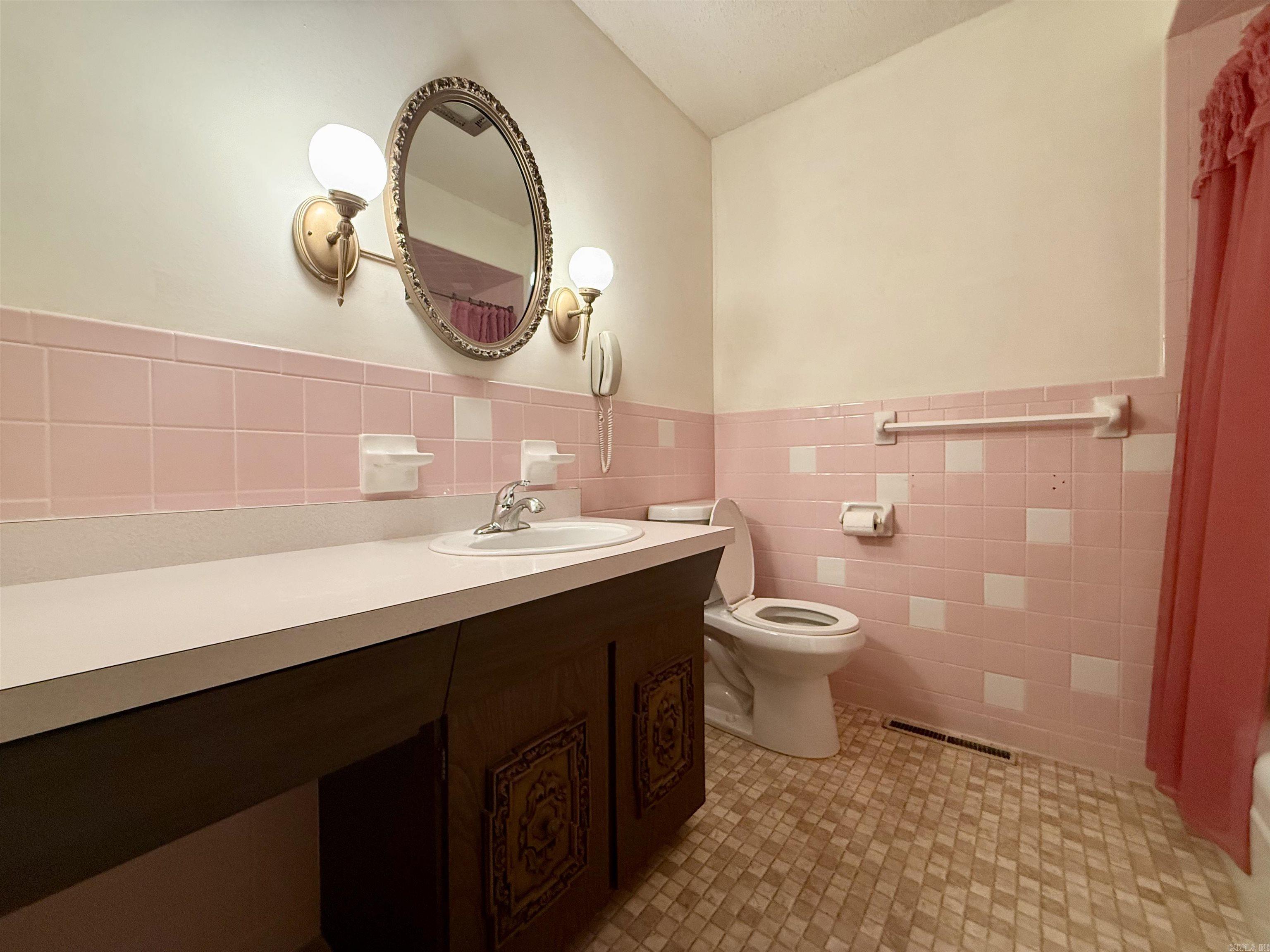 1113 Meadowbrook Drive  Mountain Home, AR