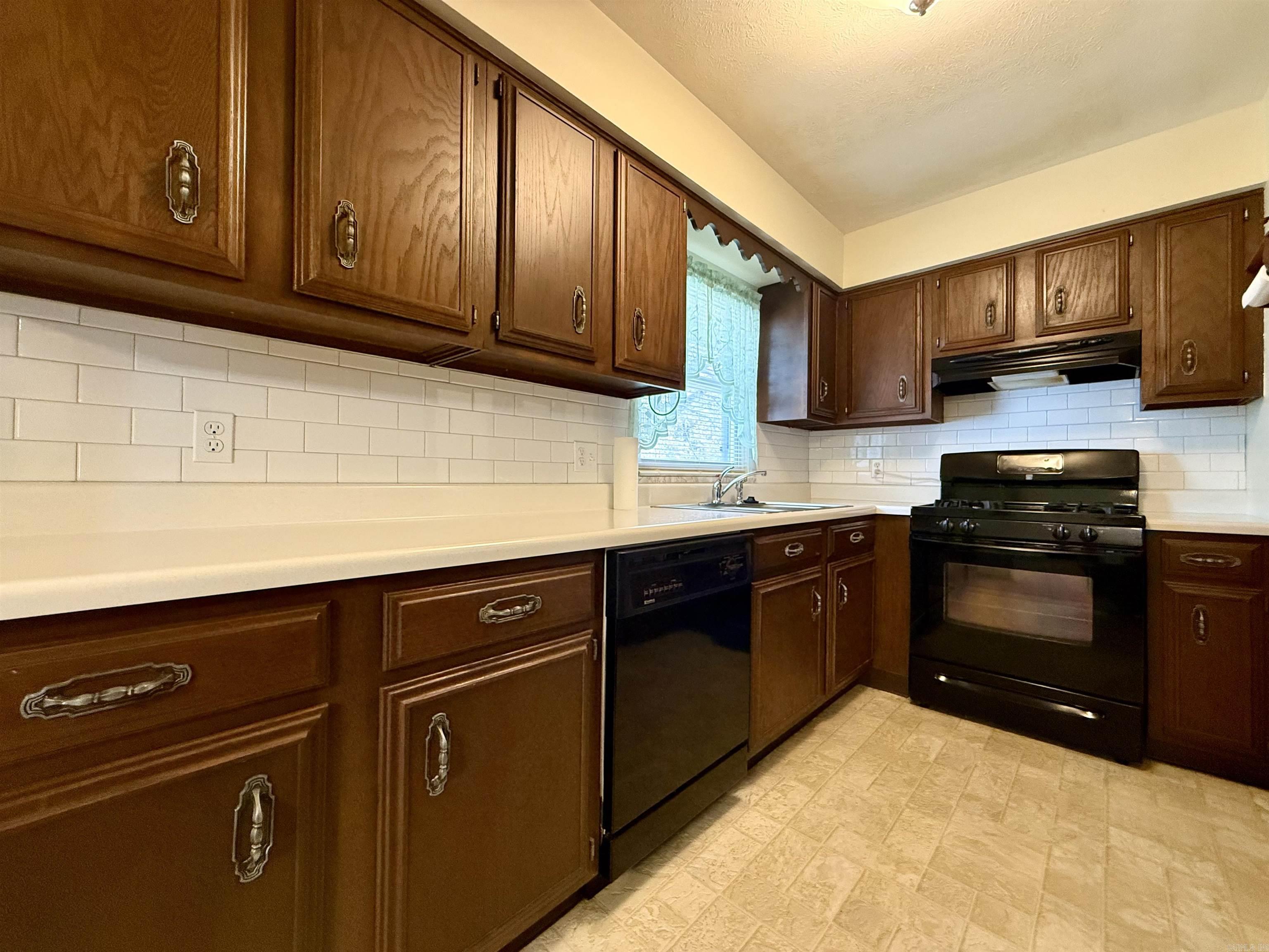 1113 Meadowbrook Drive  Mountain Home, AR