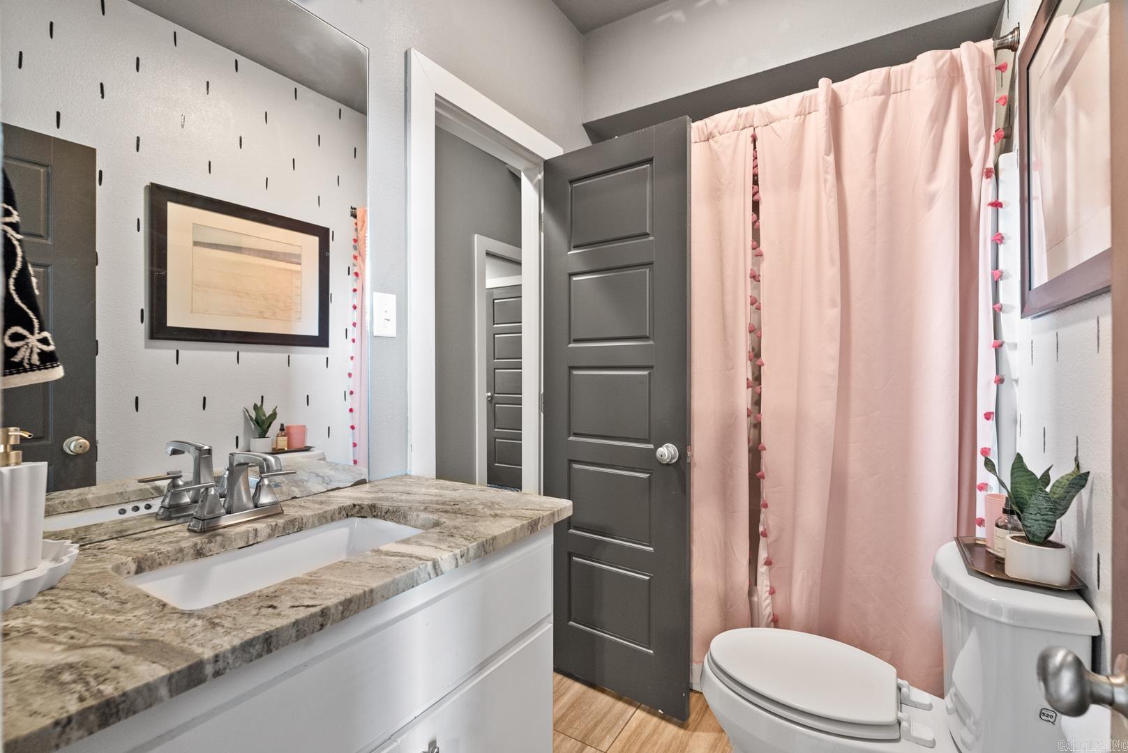 208 Lake Valley  Maumelle, AR