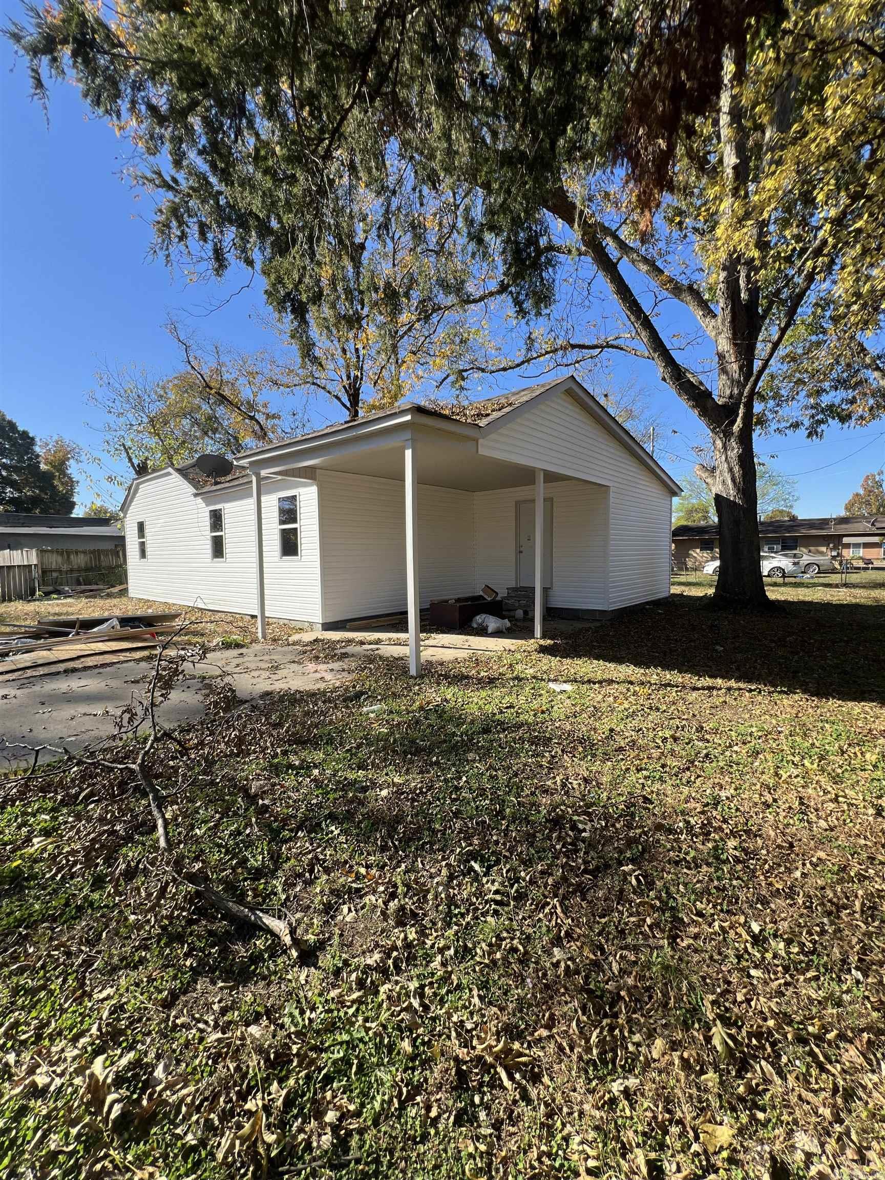 2 Mcarthur St  West Memphis, AR