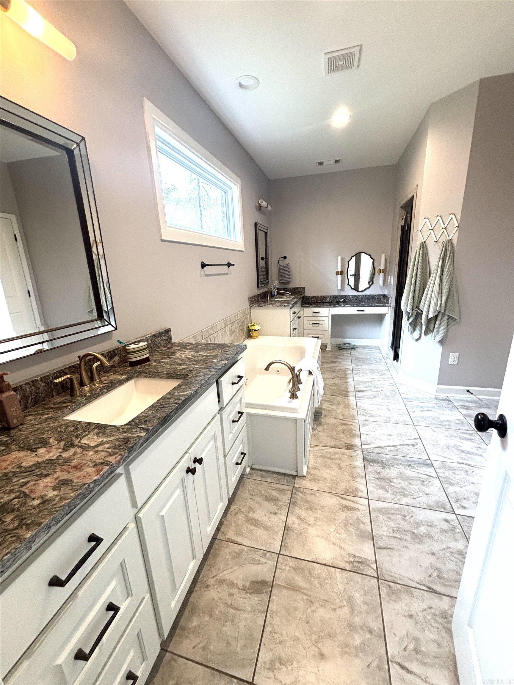 517 Creekside  Bryant, AR