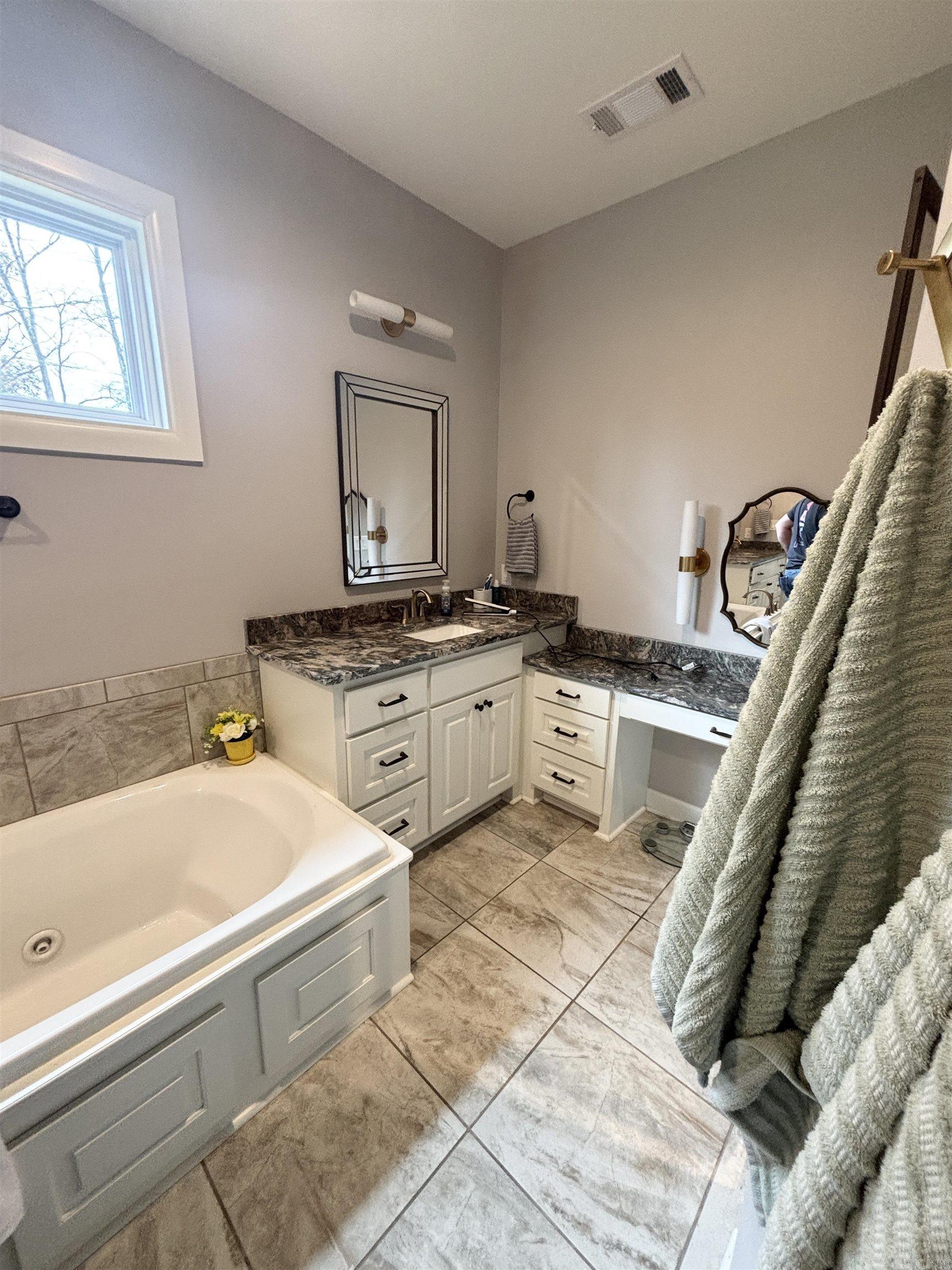 517 Creekside  Bryant, AR