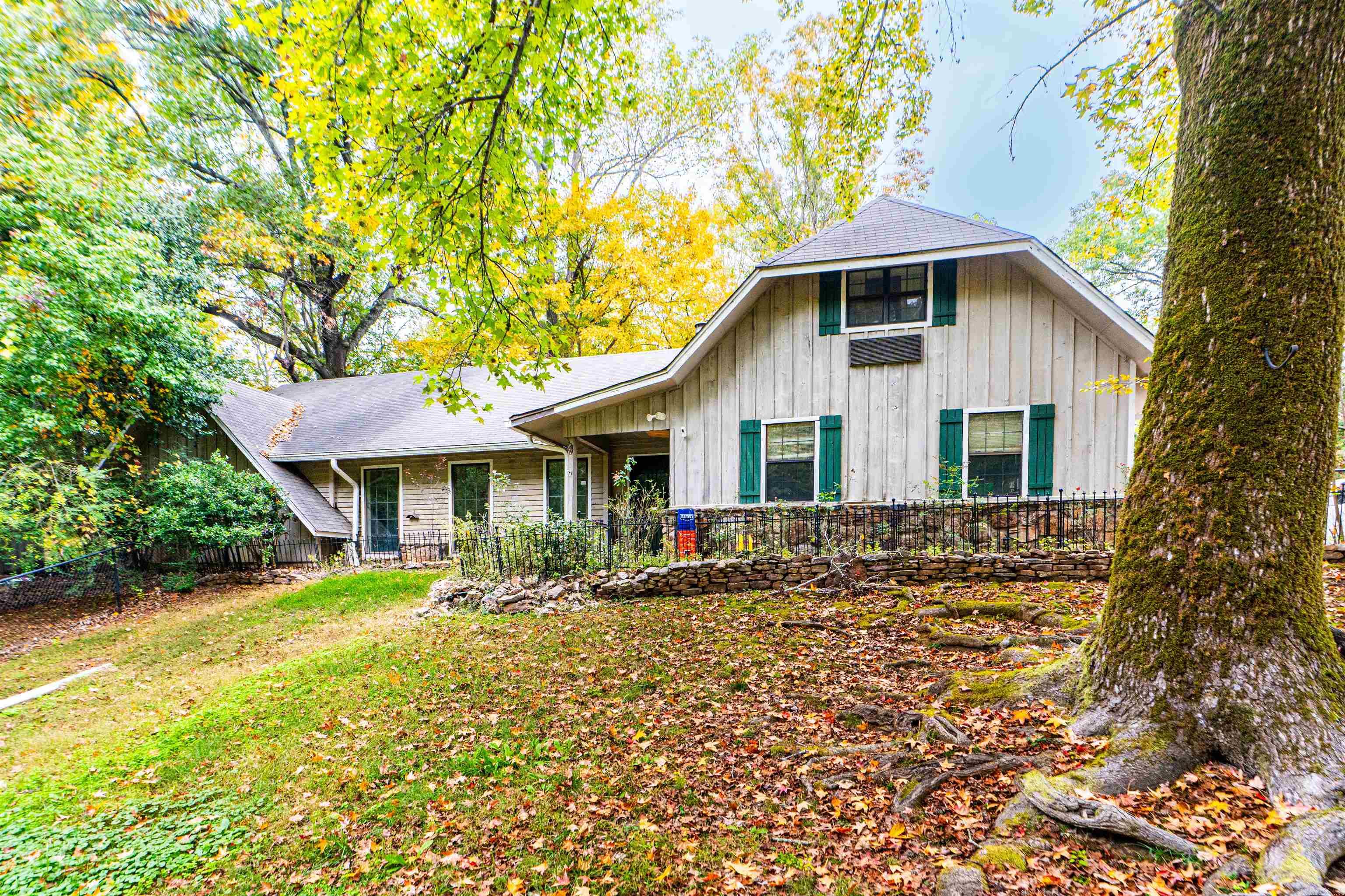 26 Holiday Hills Dr  Helena, AR
