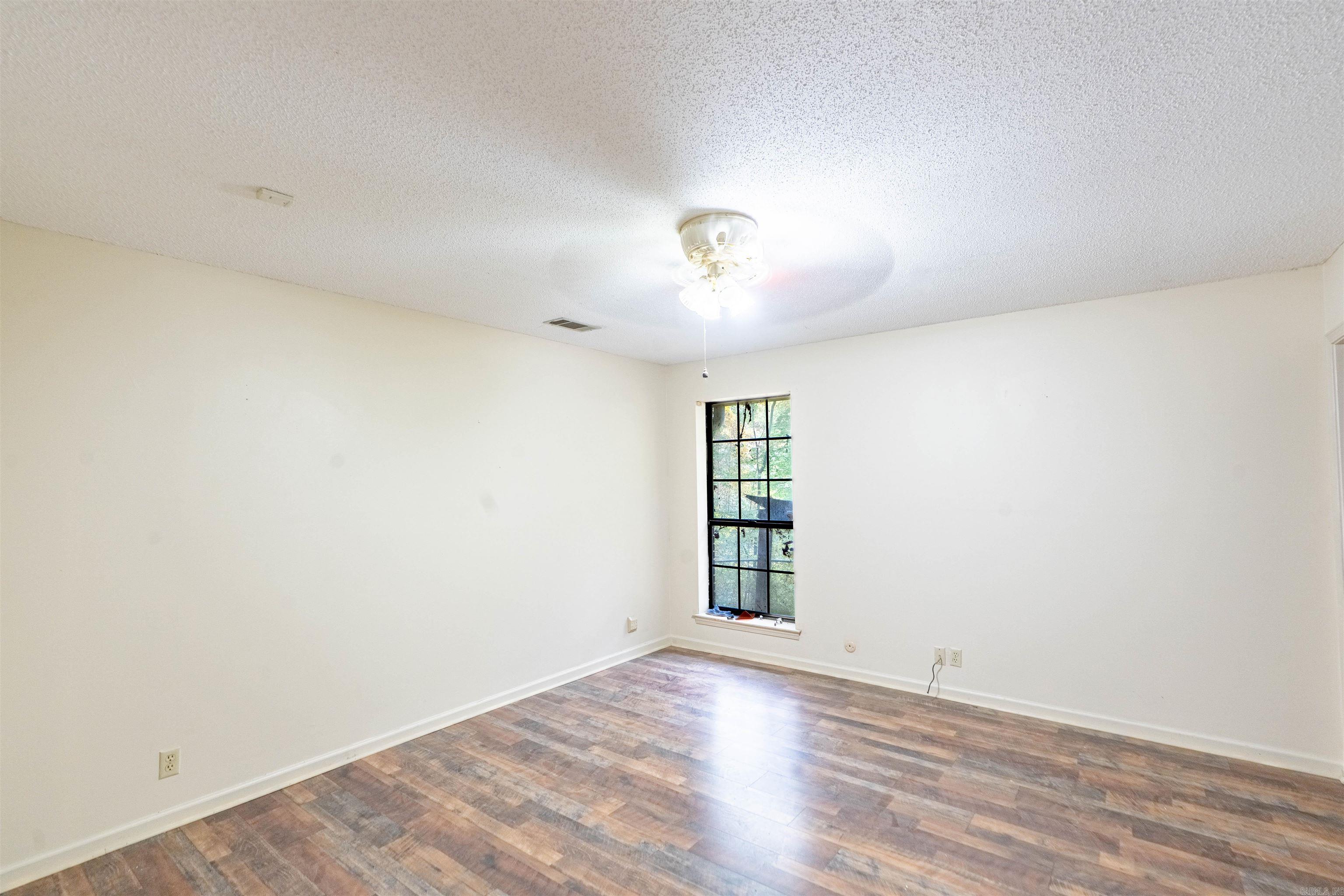 26 Holiday Hills Dr  Helena, AR