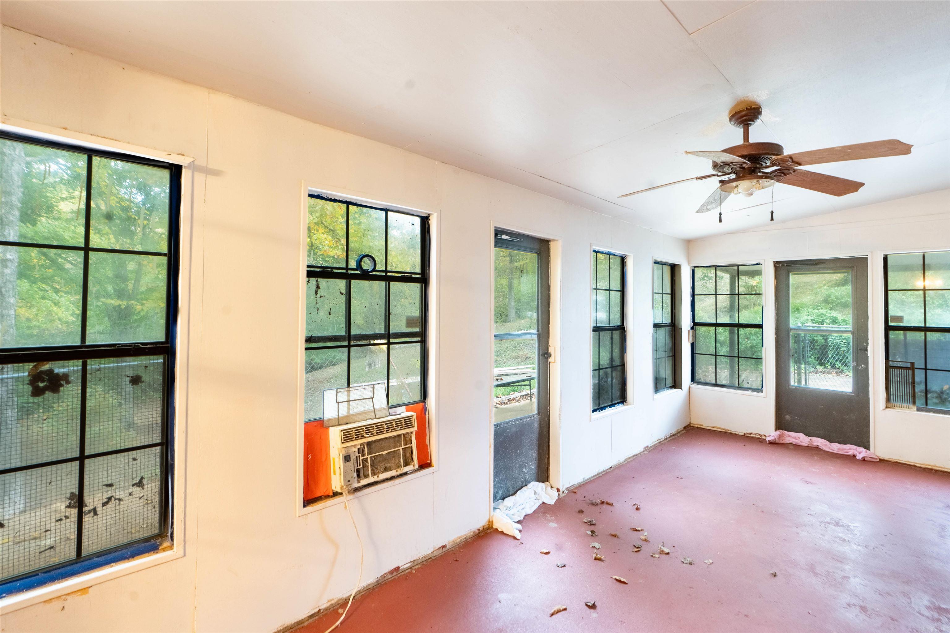 26 Holiday Hills Dr  Helena, AR